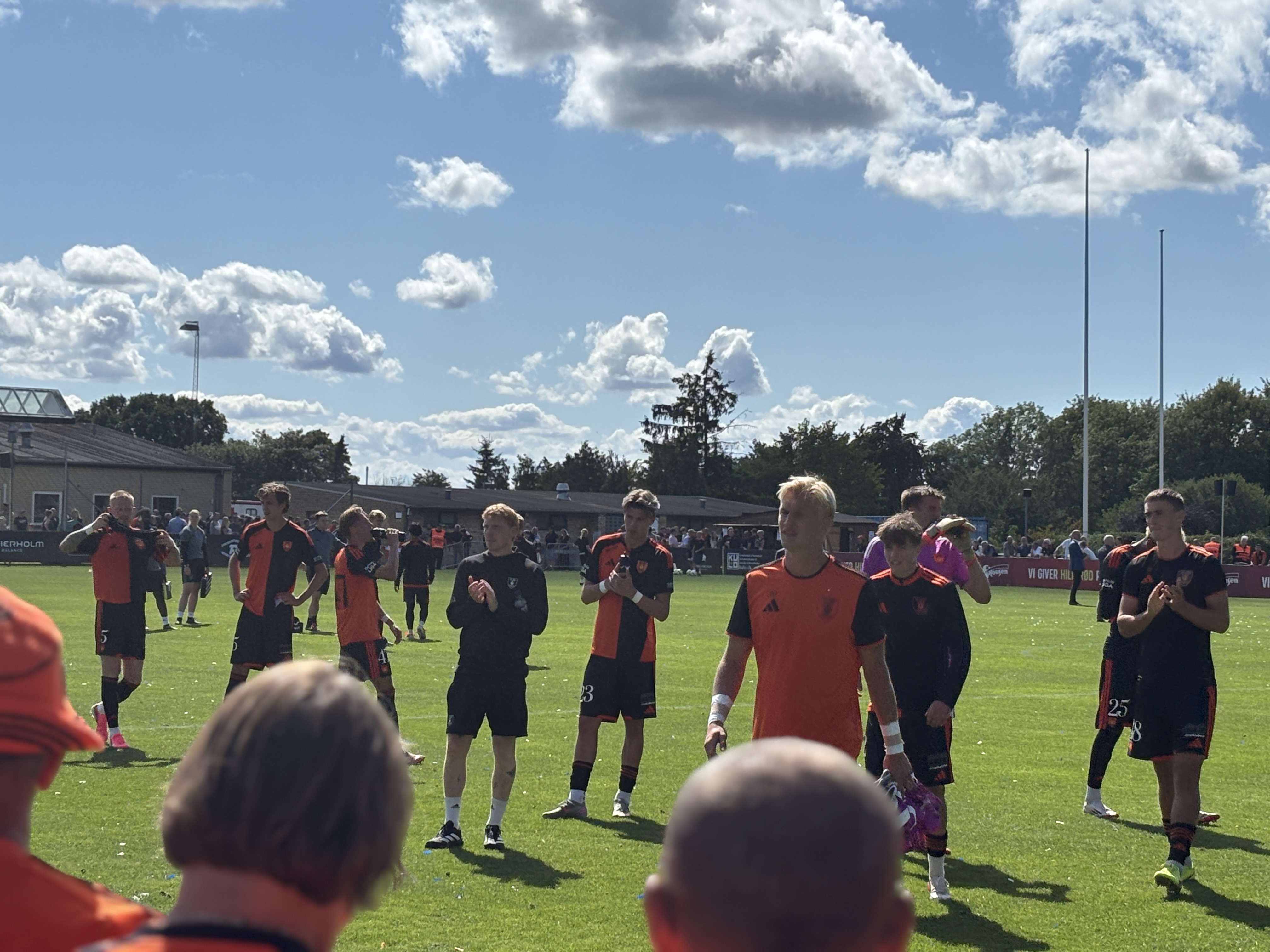 Hillerød Fodbold Elite har for første gang i tre år kunnet spille deres hjemmekampe i Hillerød. Nu er spørgsmålet, om beslutningen, der har gjort det muligt, stadig er gyldig.