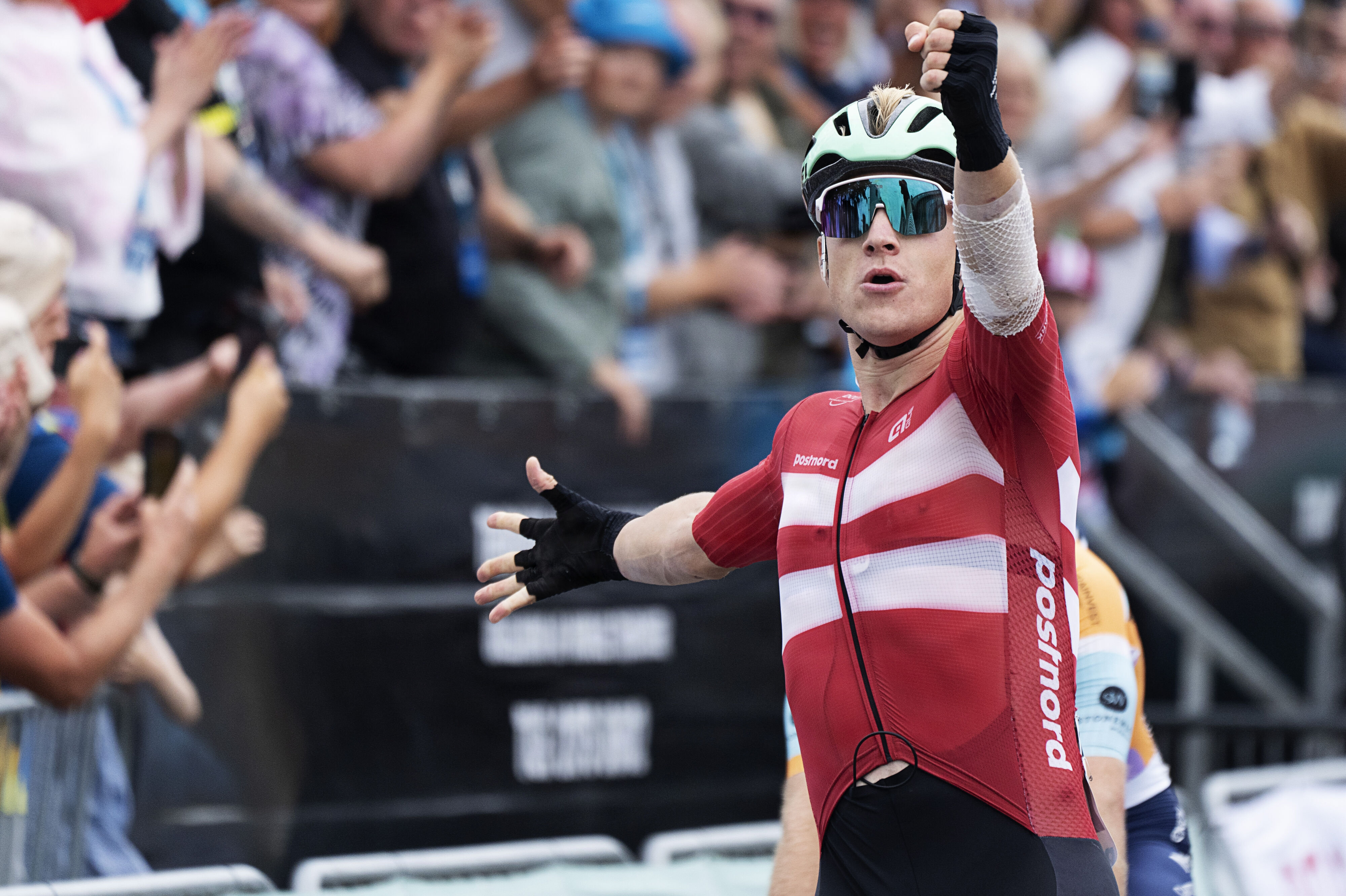 Rasmus Søjberg Pedersen trak den imaginære bue frem og skød pilen af, da han krydsede målstregen som vinder af 5. etape i PostNord Danmark Rundt.
