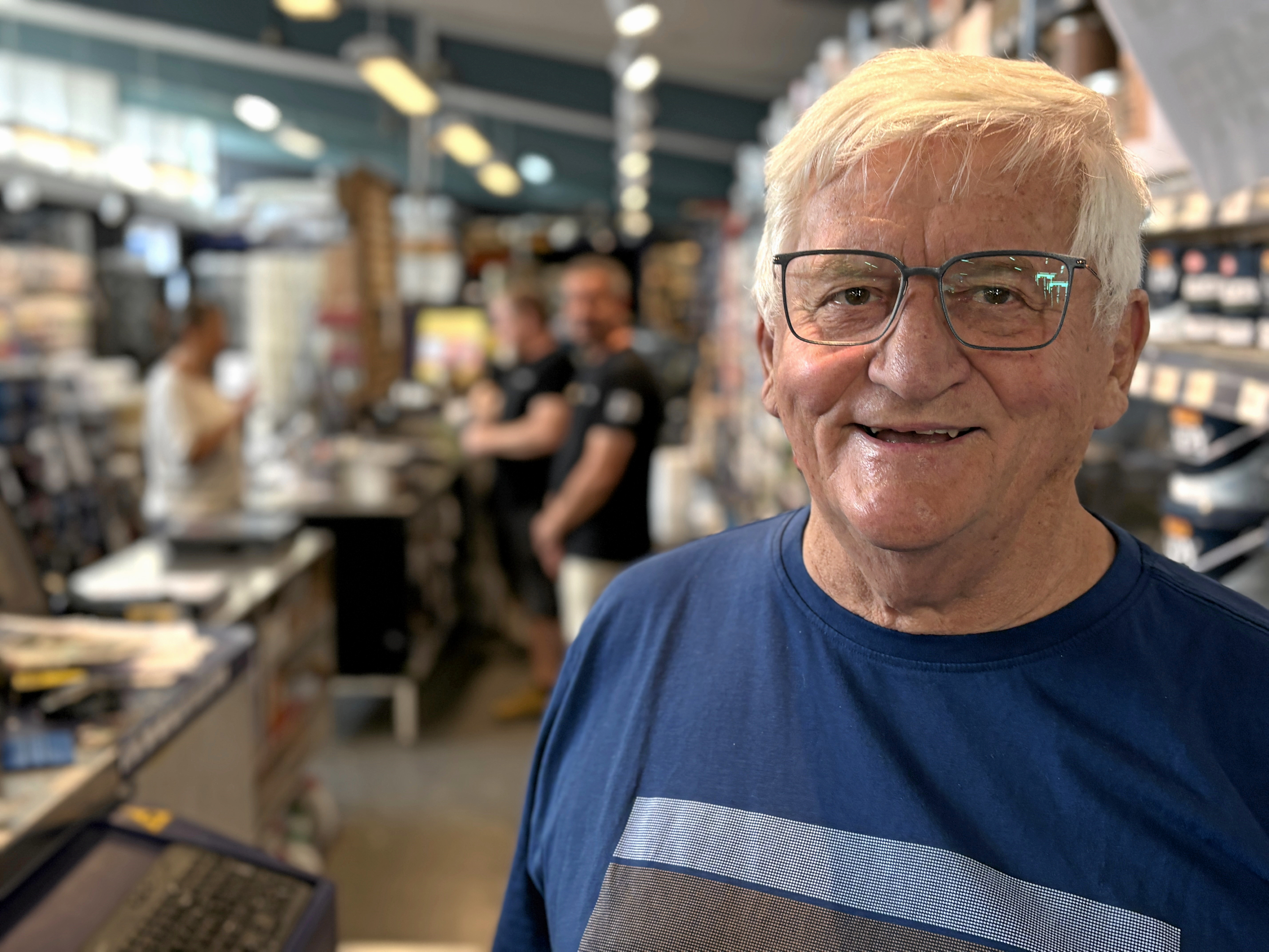 Preben Rasmussen har haft Farvehuset i Roskilde i 58 år, men har nu overdraget butikken til sin søn, Thomas.