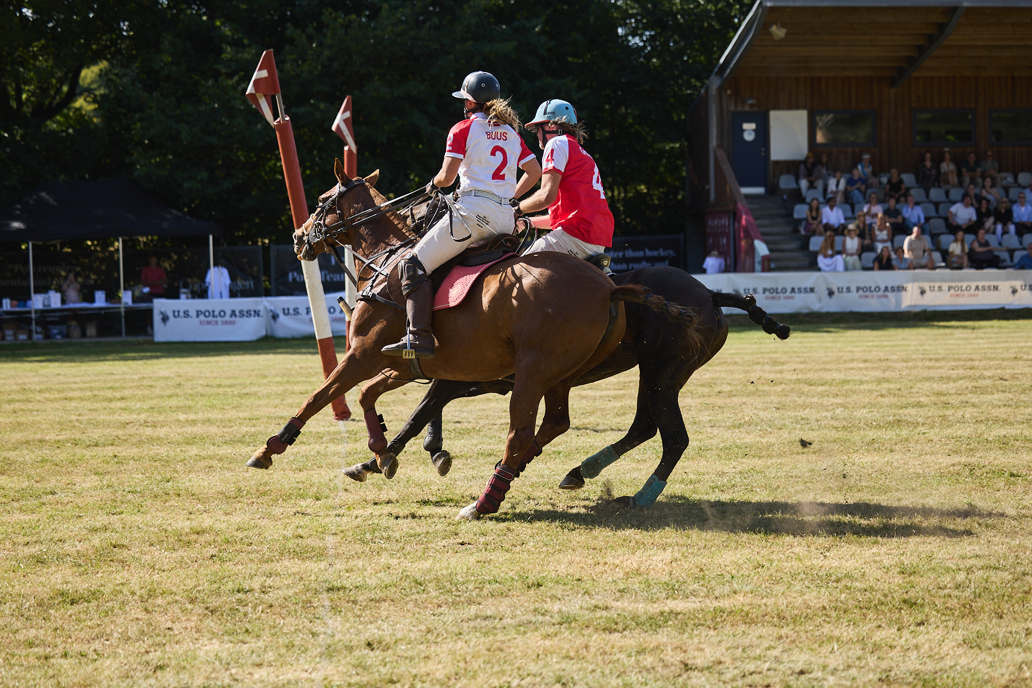 - Det er fantastisk at opleve, hvordan Polo in the Park er blevet en tilbagevendende sommerbegivenhed i Charlottenlund. Vi glæder os til igen at samle lokale familier, hesteinteresserede, polospillere og gæster fra ind- og udland omkring sporten og Bernstorffsparken, siger Christian Green fra Copenhagen Polo Club