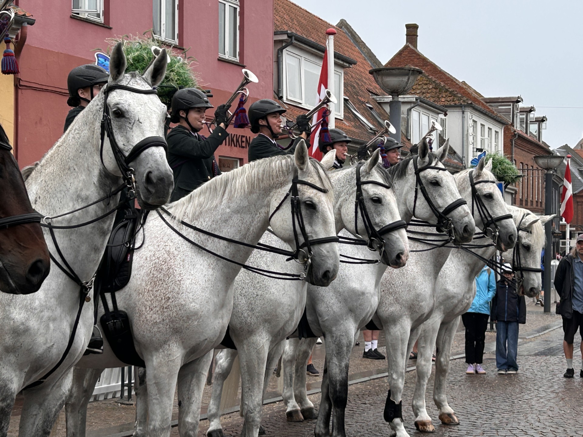 Gardehusarregimentet er en fast tradition ved årets sidste marked.