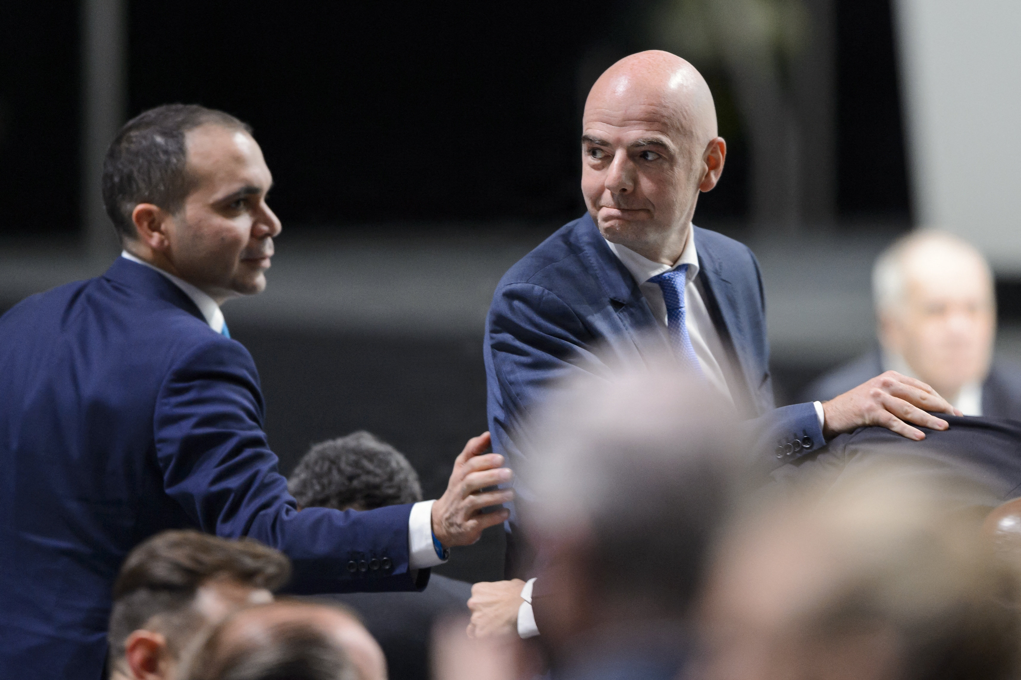 Ali bin al-Hussein ses her med Gianni Infantino, da sidstnævnte blev udnævnt som Fifa-præsident i 2016. (Arkivfoto).