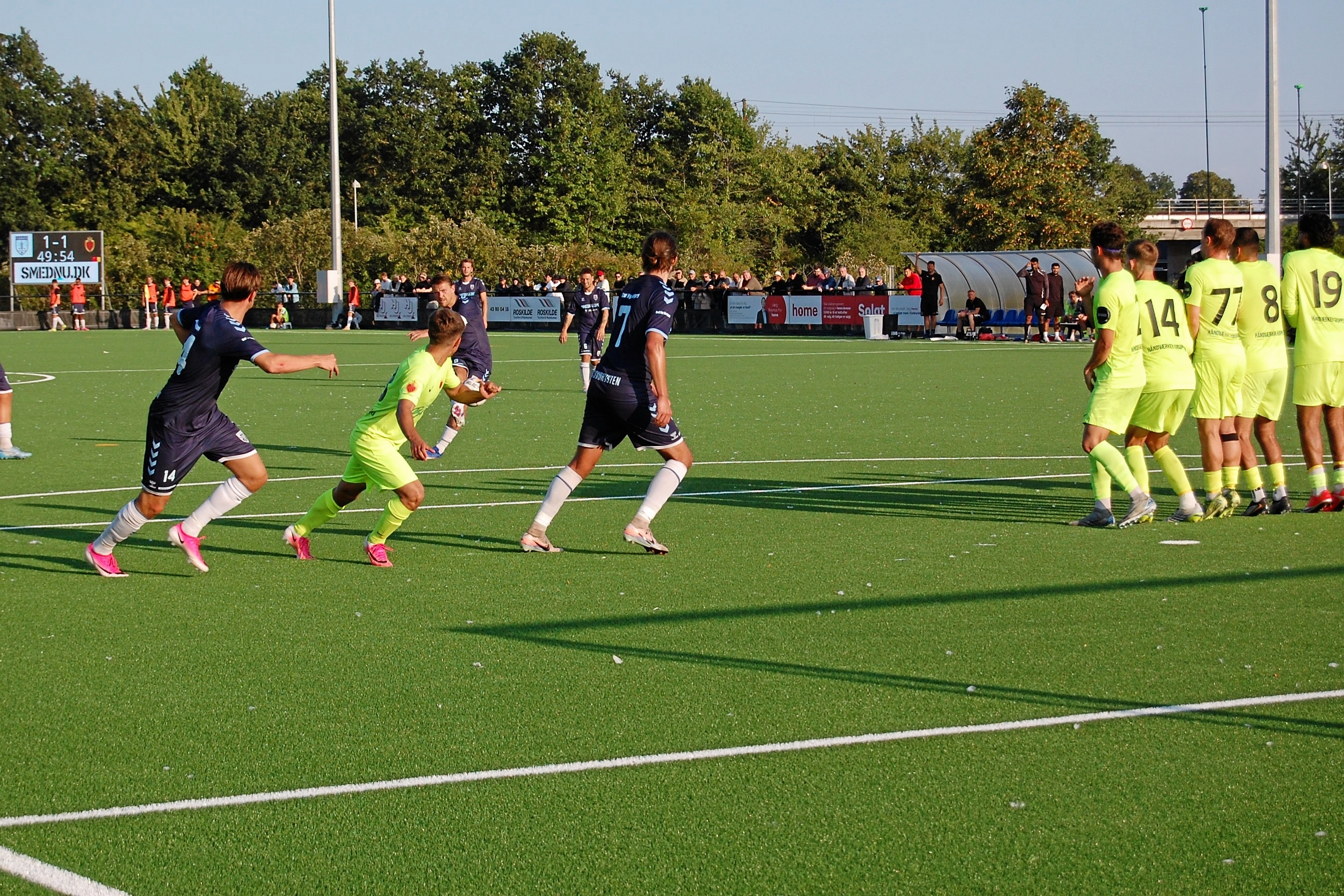 Lucas Sander scorede direkte på det frispark, som FC Sydkysten fik efter det røde kort til Ishøj IF. - Lars Ahn Pedersen Lucas Sander scorede direkte på det frispark, som FC Sydkysten fik efter det røde kort til Ishøj IF.
