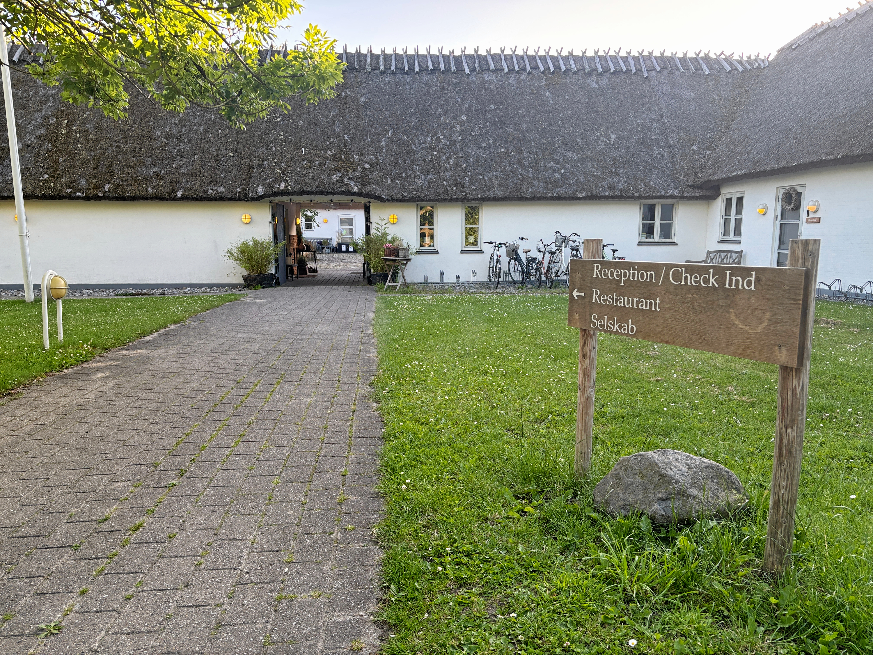 I mere end 30 år har Sankt Helene i Tisvilde fungeret som et ferietilbud til vanskeligt stillede børn og familier. Nu vil ejendomsudvikler omdanne stedet til et stort spa- og wellnessresort.