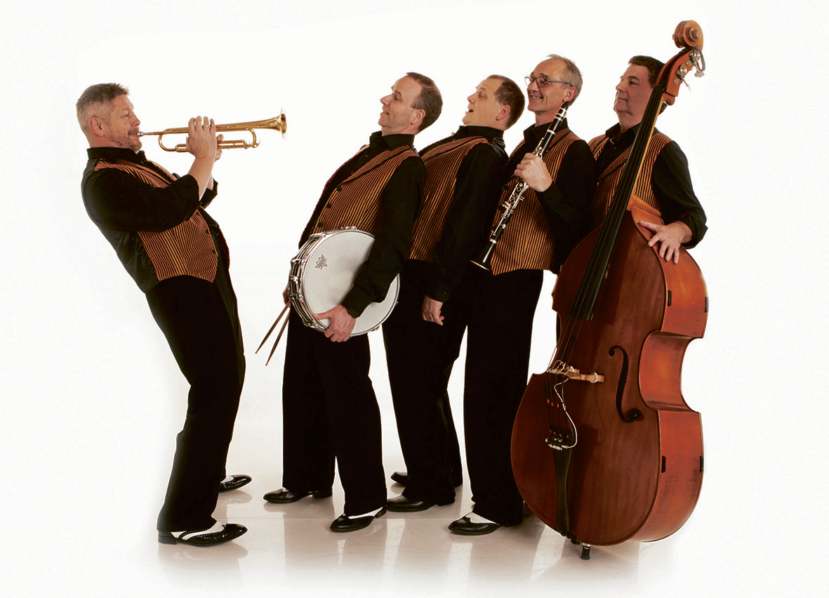 Creole Catz afslutter igen jazzen på gårdspladsen i Tranegilde og byder på swingende rytmer for både unge og ældre.