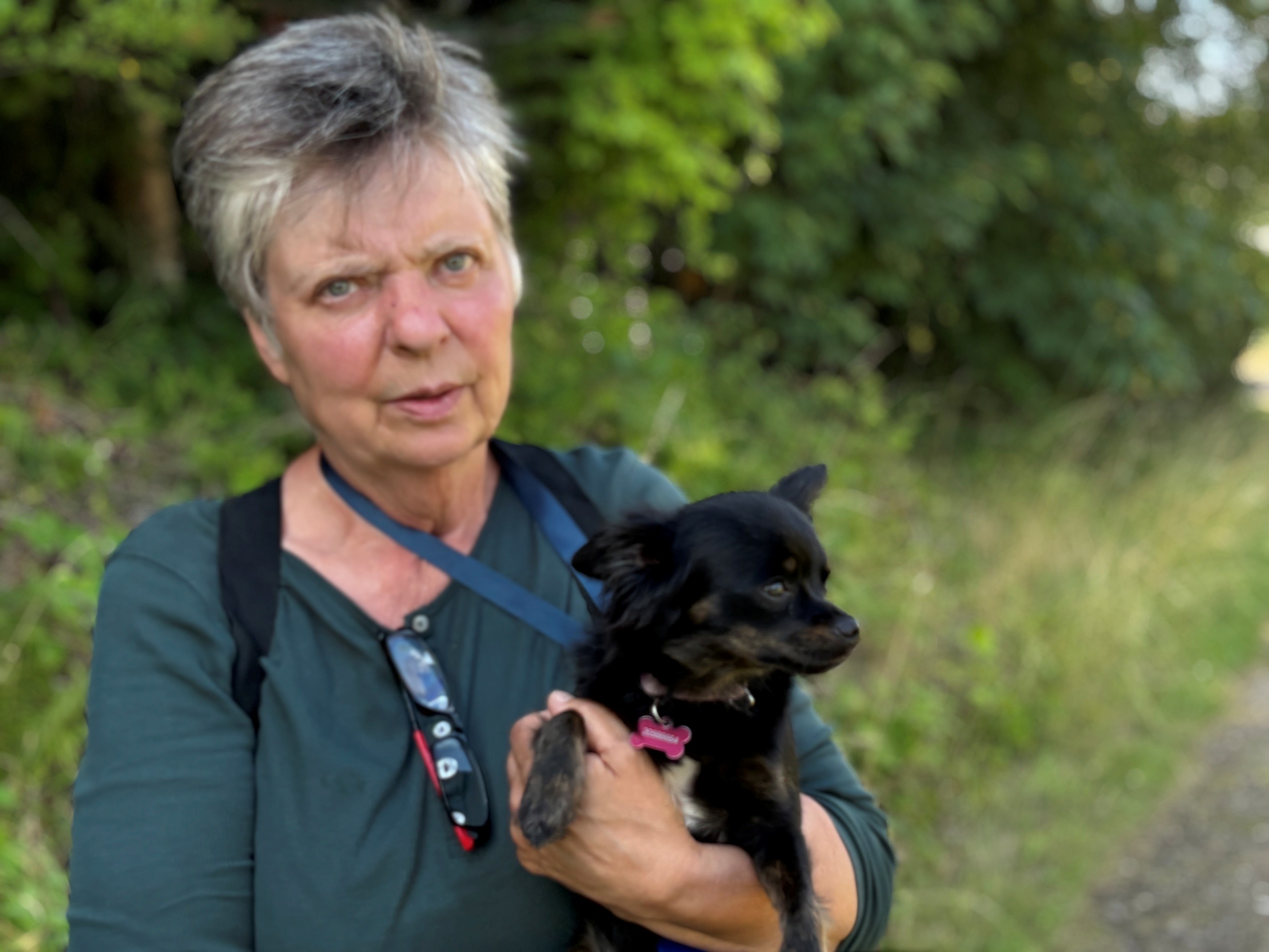 Heidi Jensen er taget tilbage til ulykkesområdet for at lede efter sin lille hund Gurli