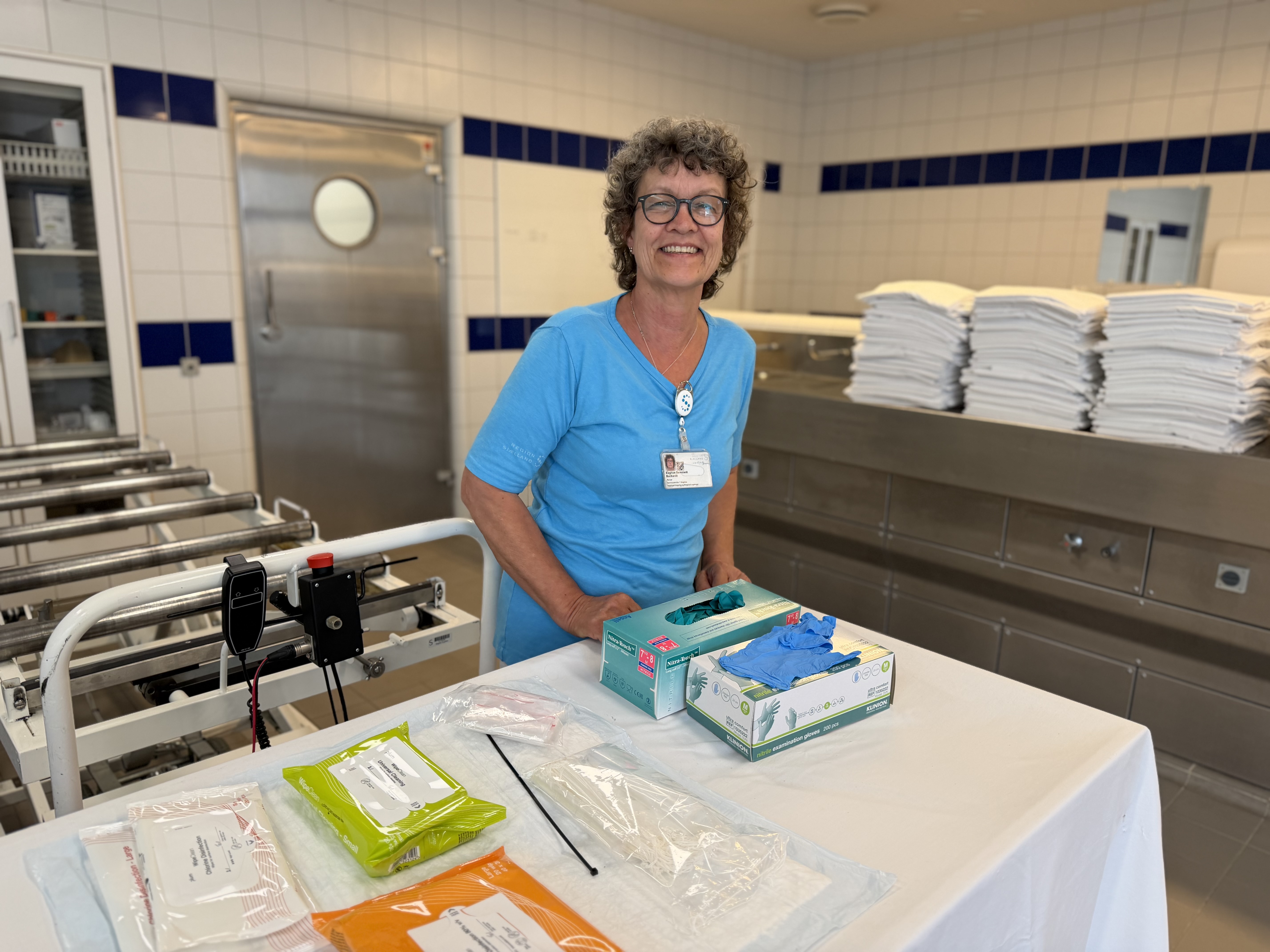 Regitze Buchardt tager hver dag imod afdøde i kapellet på Midt- og Vestsjællands Hospital. Det er hende, man møder, når man gerne vil se afdøde en sidste gang inden begravelse eller bisættelse.