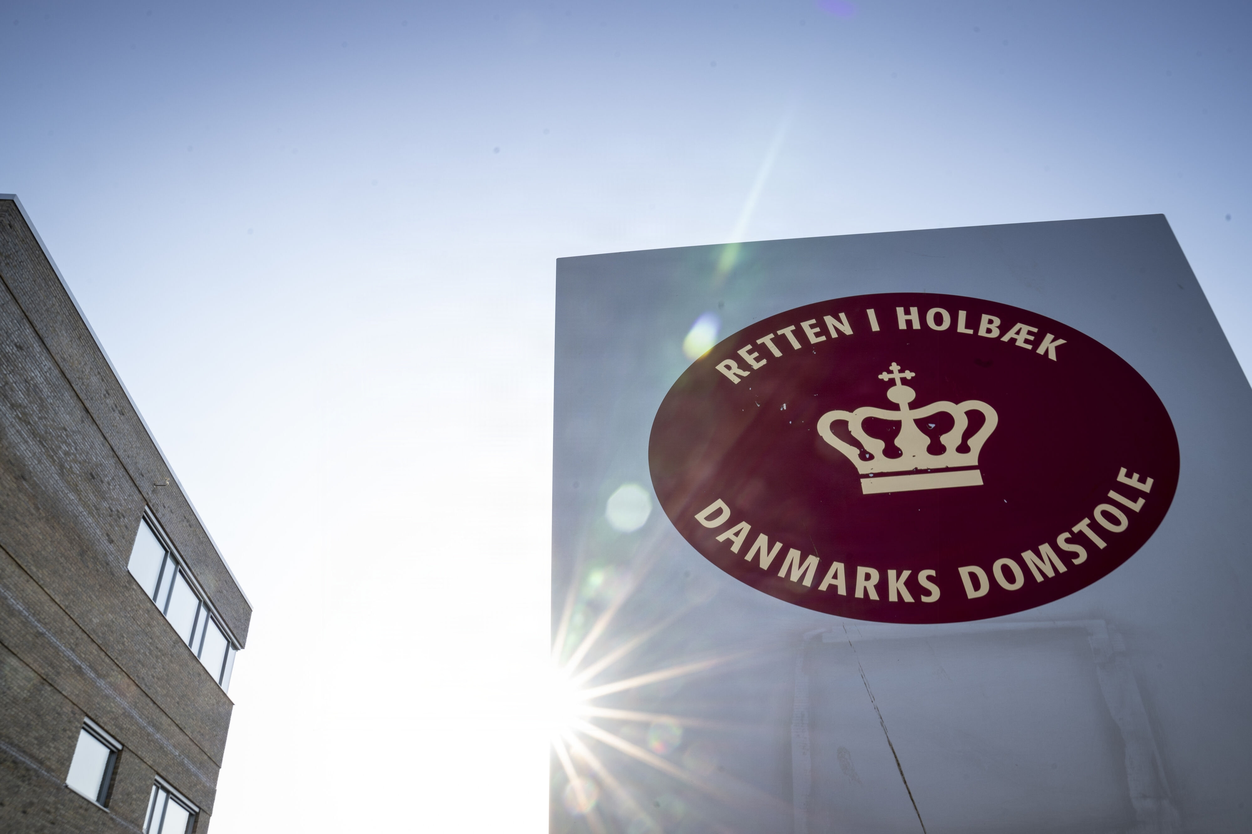 En mor og hendes datter er tiltalt for at have smuglet omkring 68 kilo kokain ind i Danmark. Torsdag er de i Retten i Holbæk, hvor en domsmandsret skal afgøre, om de er skyldige i tiltalen. (Arkivfoto).