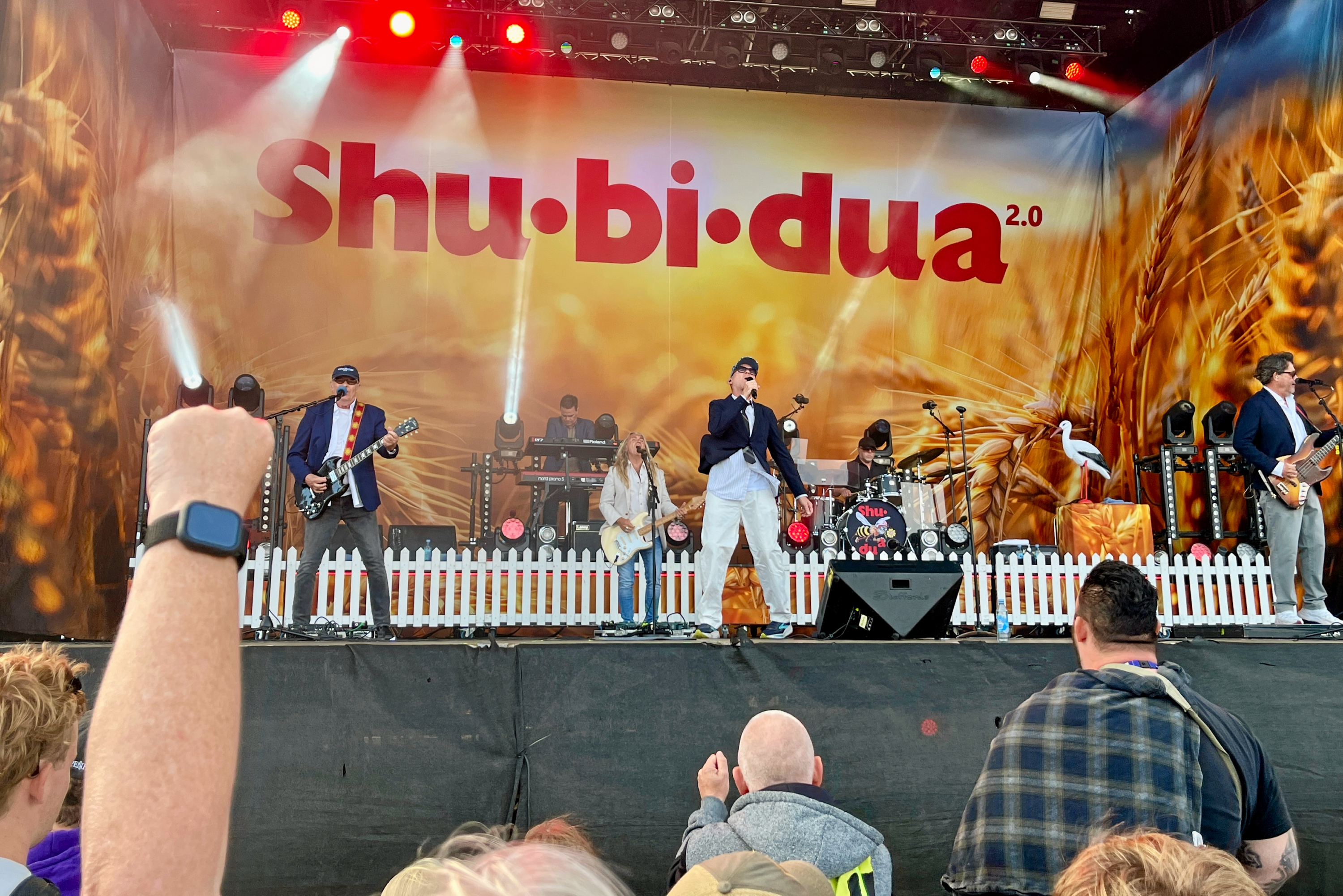 Shu-bi-dua 2.0 leverede klassikere som "Tryk på" og "Costa Kalundborg", da de torsdag spillede på førstedagen af årets Kalundborg Rock'er.