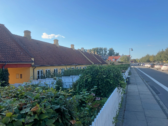 Sidste år var det de historiske Kanalhusene i Frederiksværk, som blev præmieret som smukkest i Halsnæs Kommune.