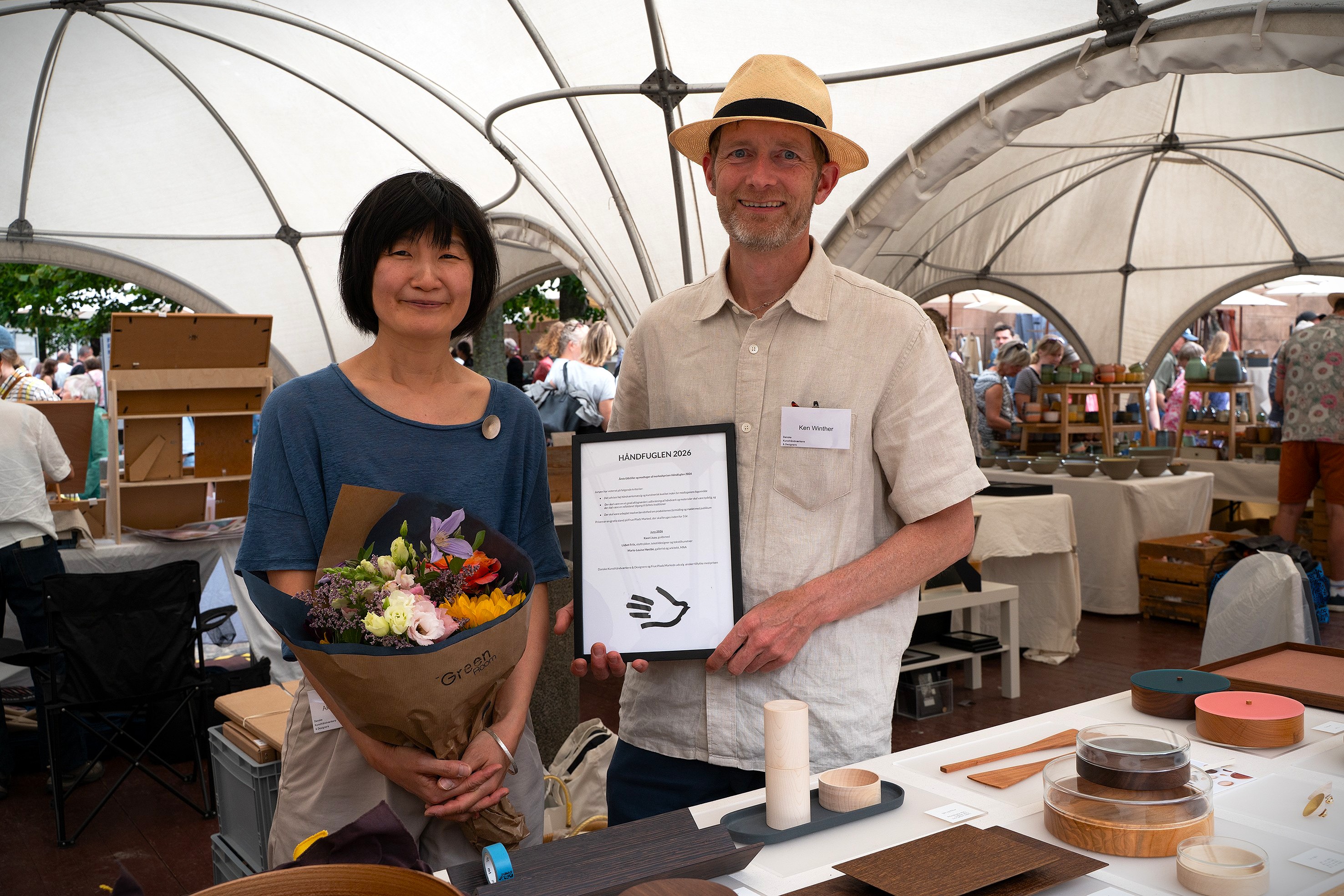 Akiko Kuwahata og Ken Winther, der står bag Akiko Ken Made, har modtaget prisen Håndfuglen.