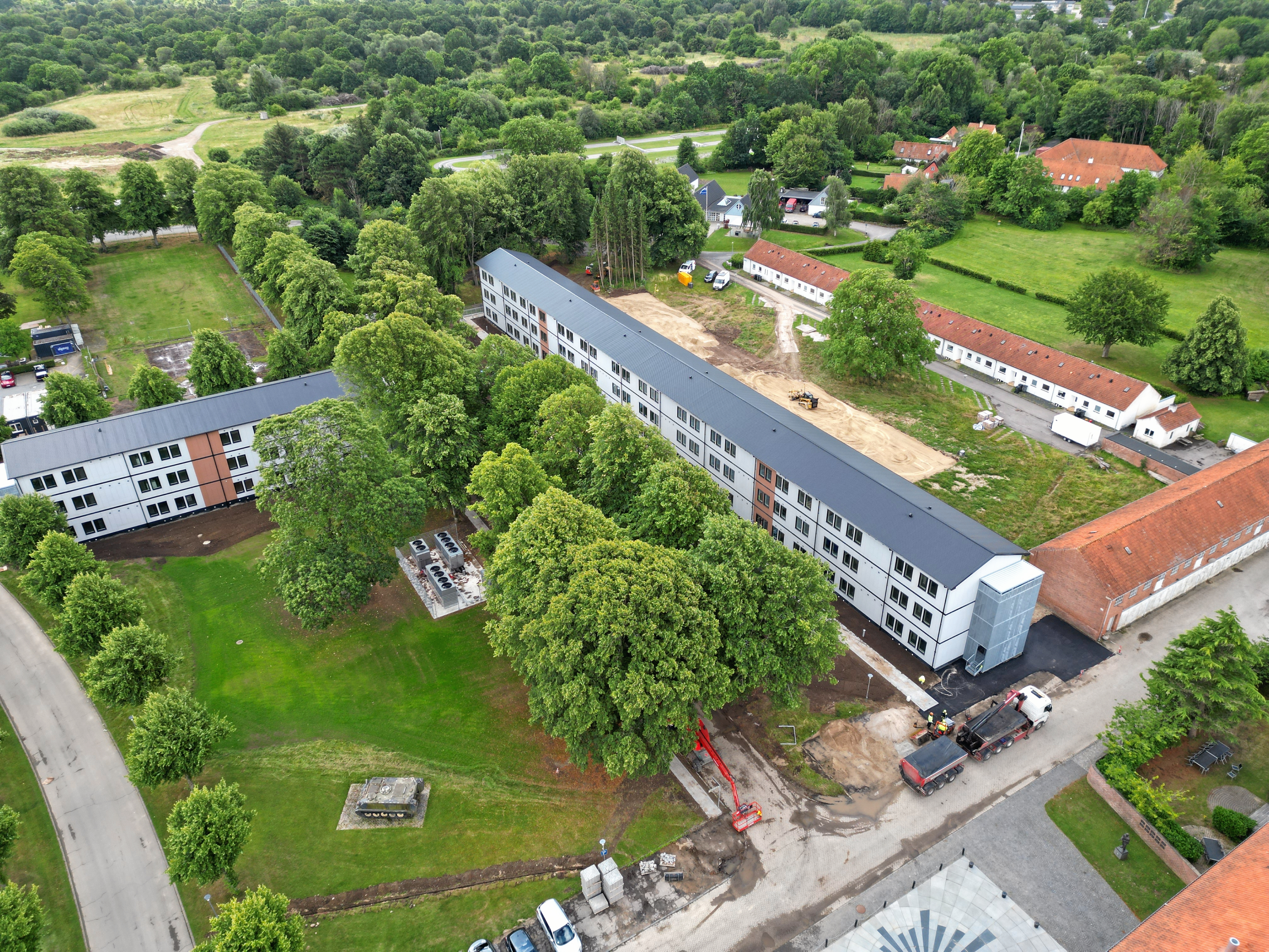 Der er gang i byggerierne på kasernen, som blandt andet udvider med to pavilloner.