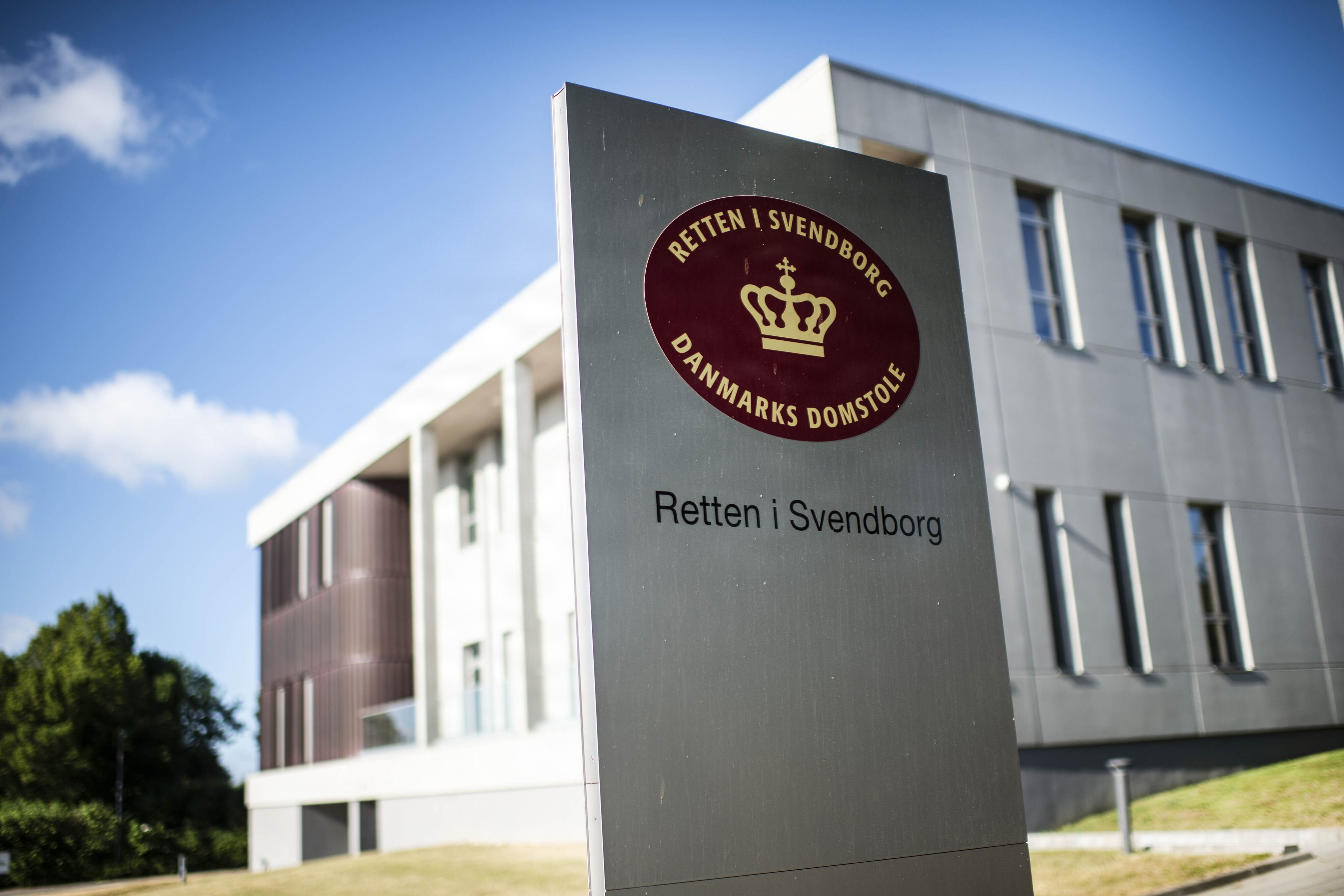 To mænd blev søndag fremstillet i grundlovsforhør i Retten i Svendborg. De er sigtet for at have sat ild til Fattiggaarden Hostel i Vindegade i det centrale Odense. (Arkivfoto).
