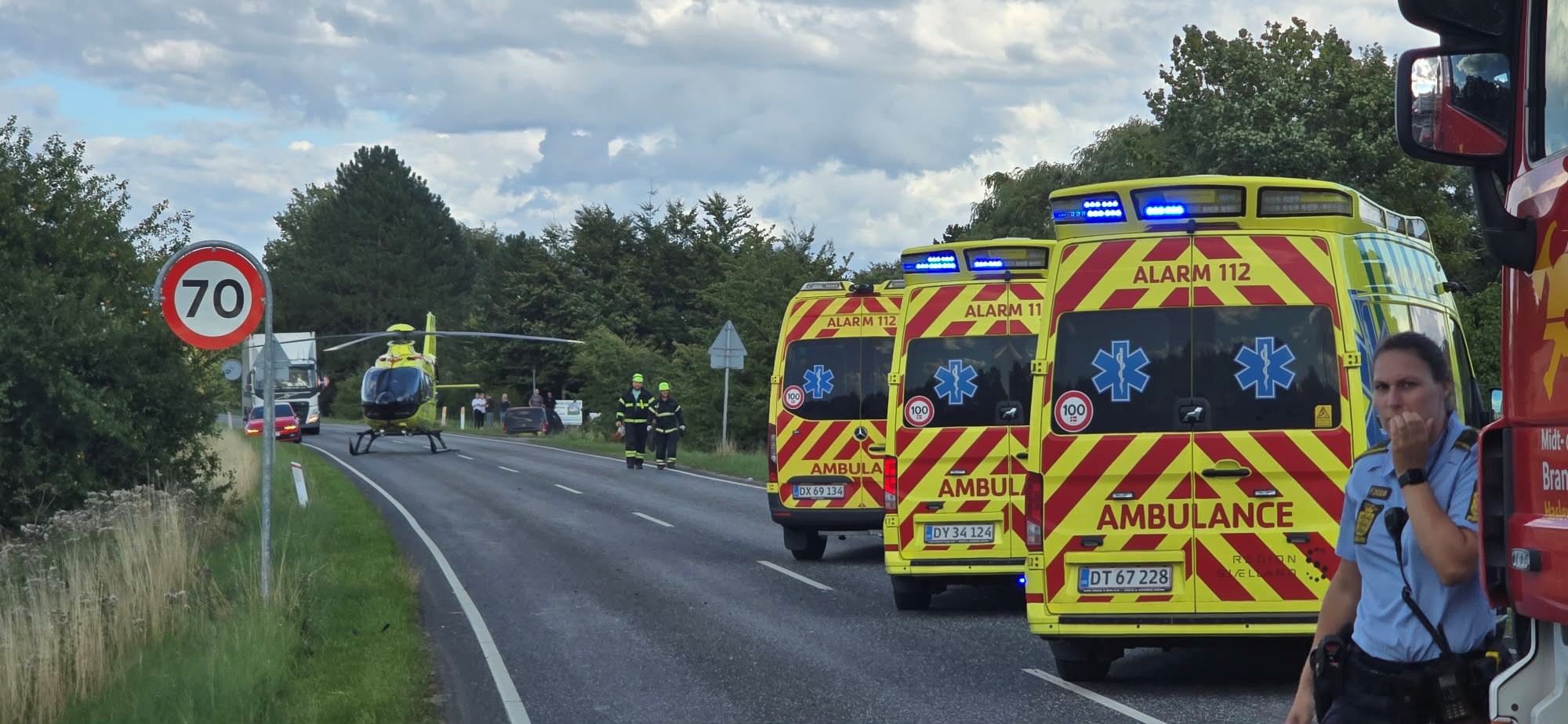 Tre ambulancer og lægehelikopteren rykkede mandag eftermiddag ud til et stort færdselsuheld ved Dalby.
