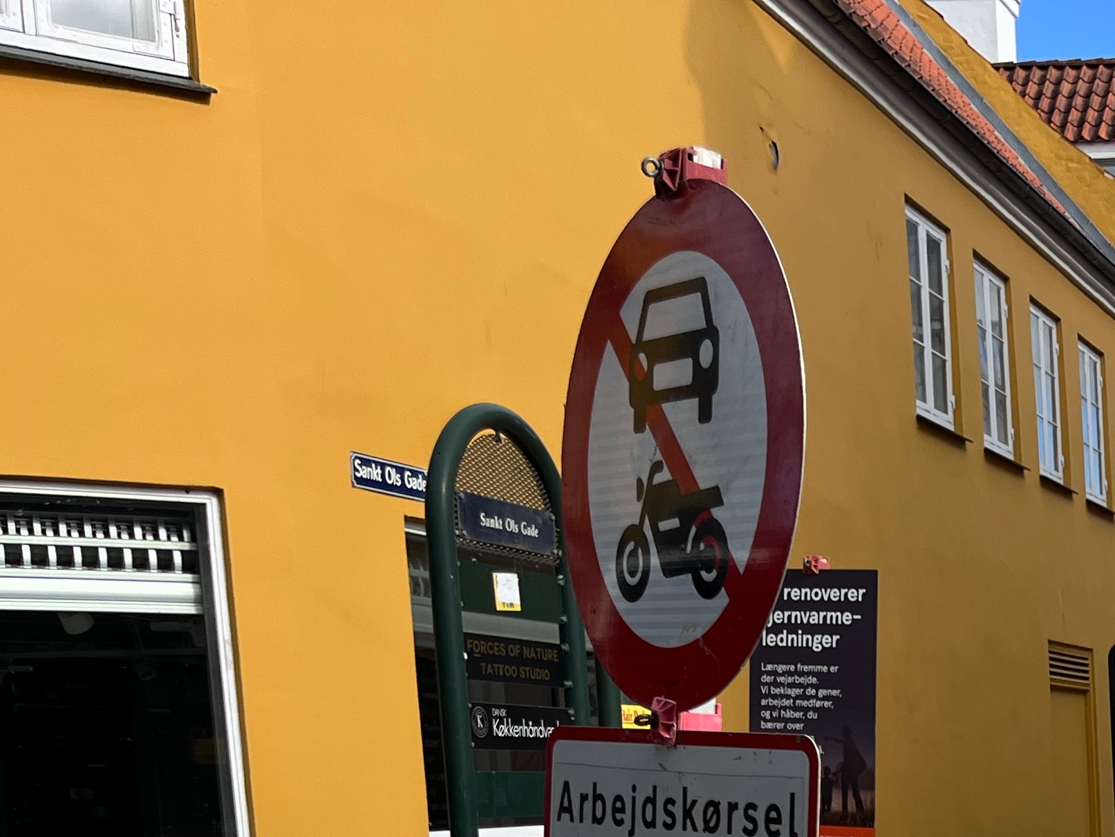 Der er lukket på hele strækningen op til Algade. - Lars Kimer Der er lukket på hele strækningen op til Algade.