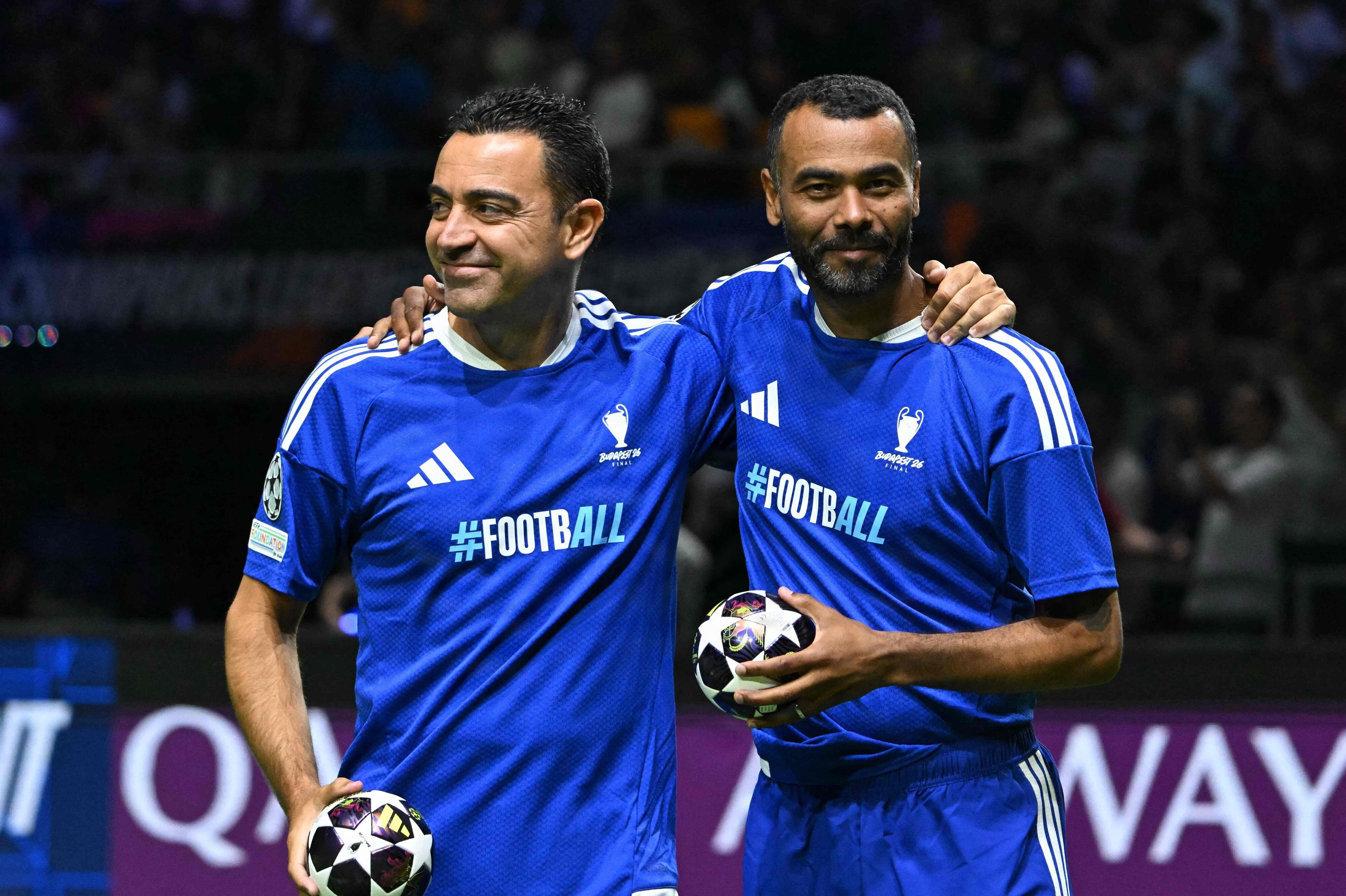 Xavi Hernandez (tv.) har haft god tid til at spille lidt hyggefodbold de seneste år, hvor han ikke har haft et trænerjob. (Arkivfoto).