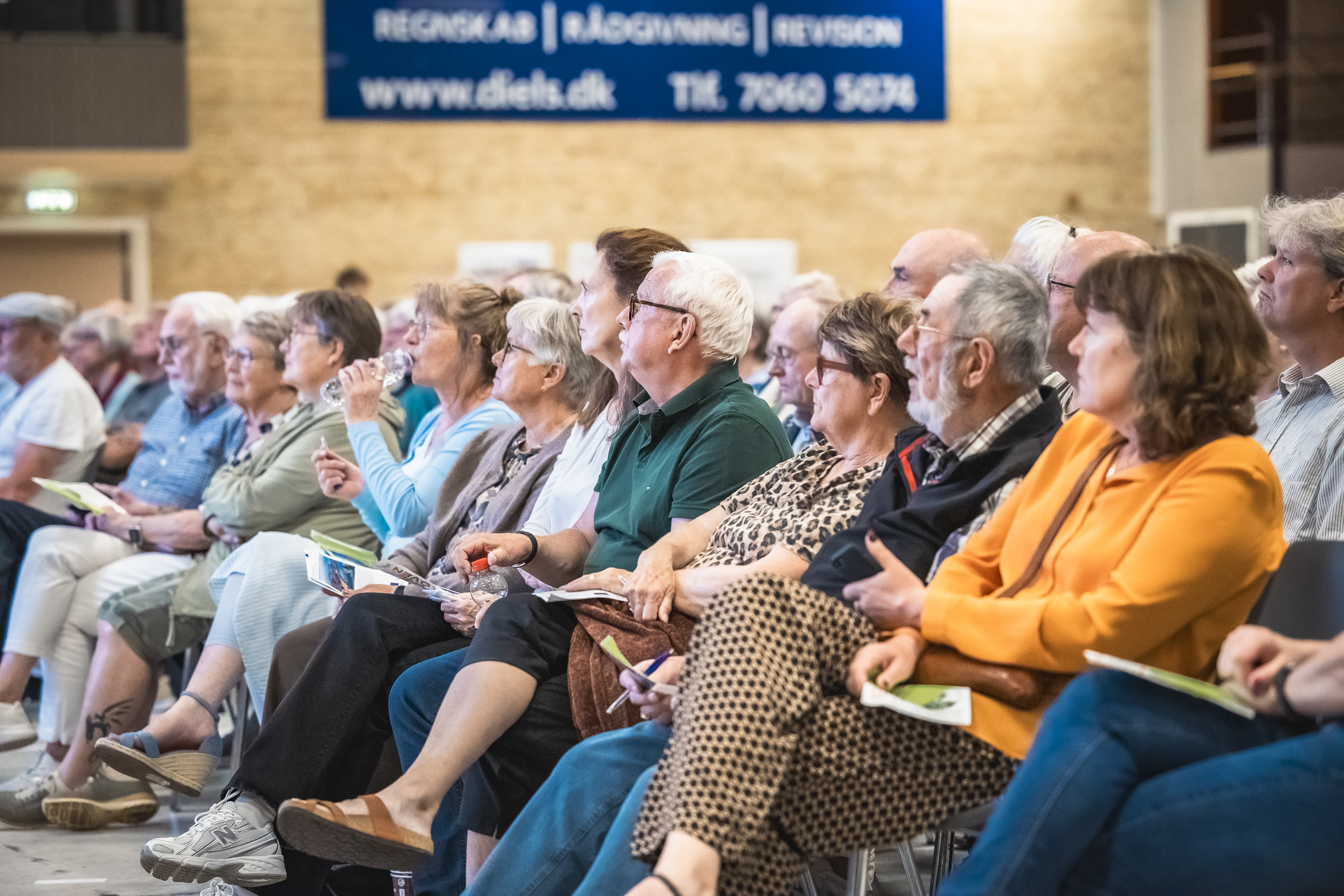 Deltagerne får efter oplæggene mulighed for at tale med byrådets politikere ved bordene og give deres perspektiver på de udfordringer og prioriteringer, budgetforhandlingerne byder på.