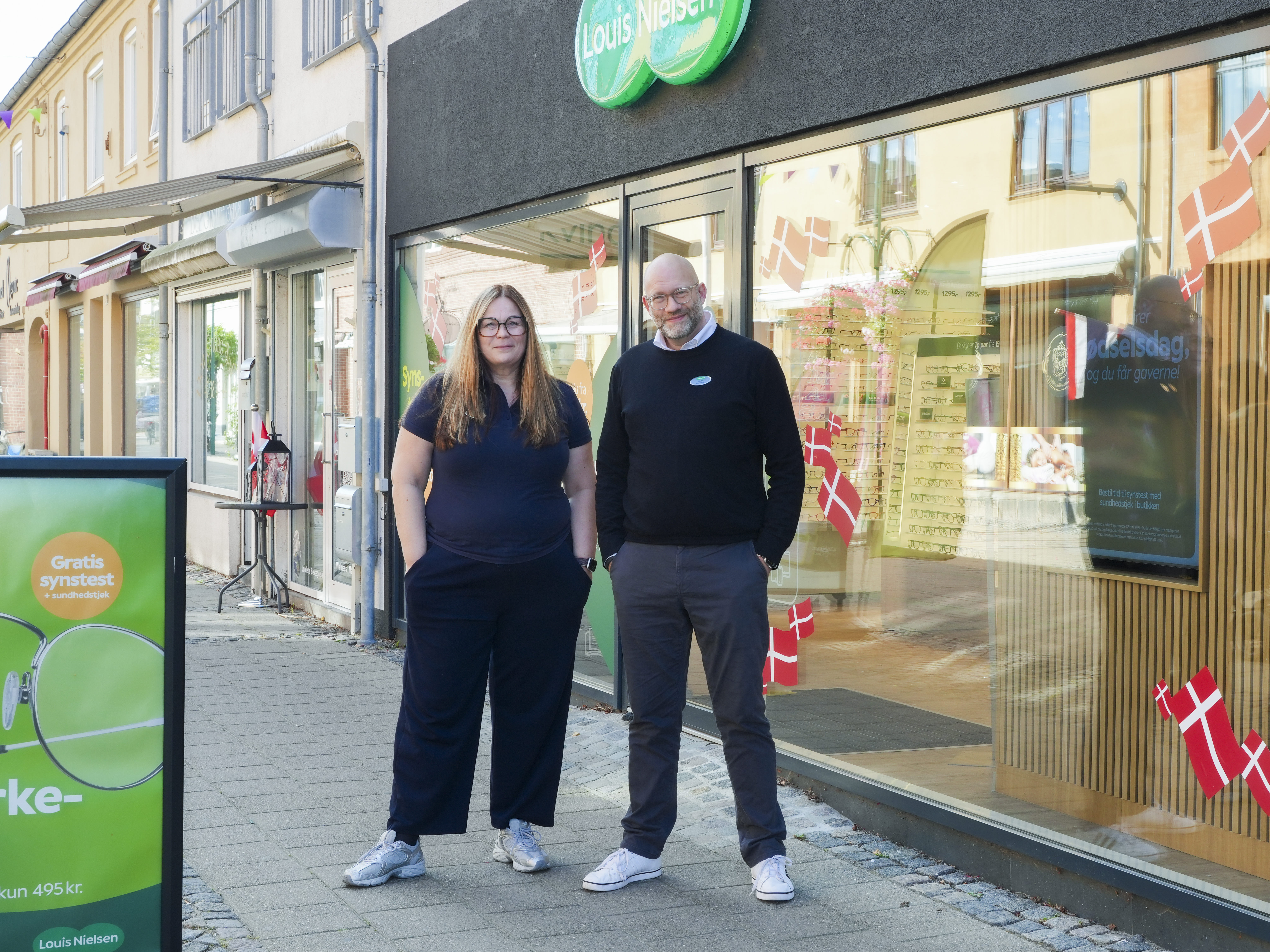 Louis Nielsen i Frederikssund fylder 20 år. Her ses ejerne Gitte Schultz og Mads Petersen.