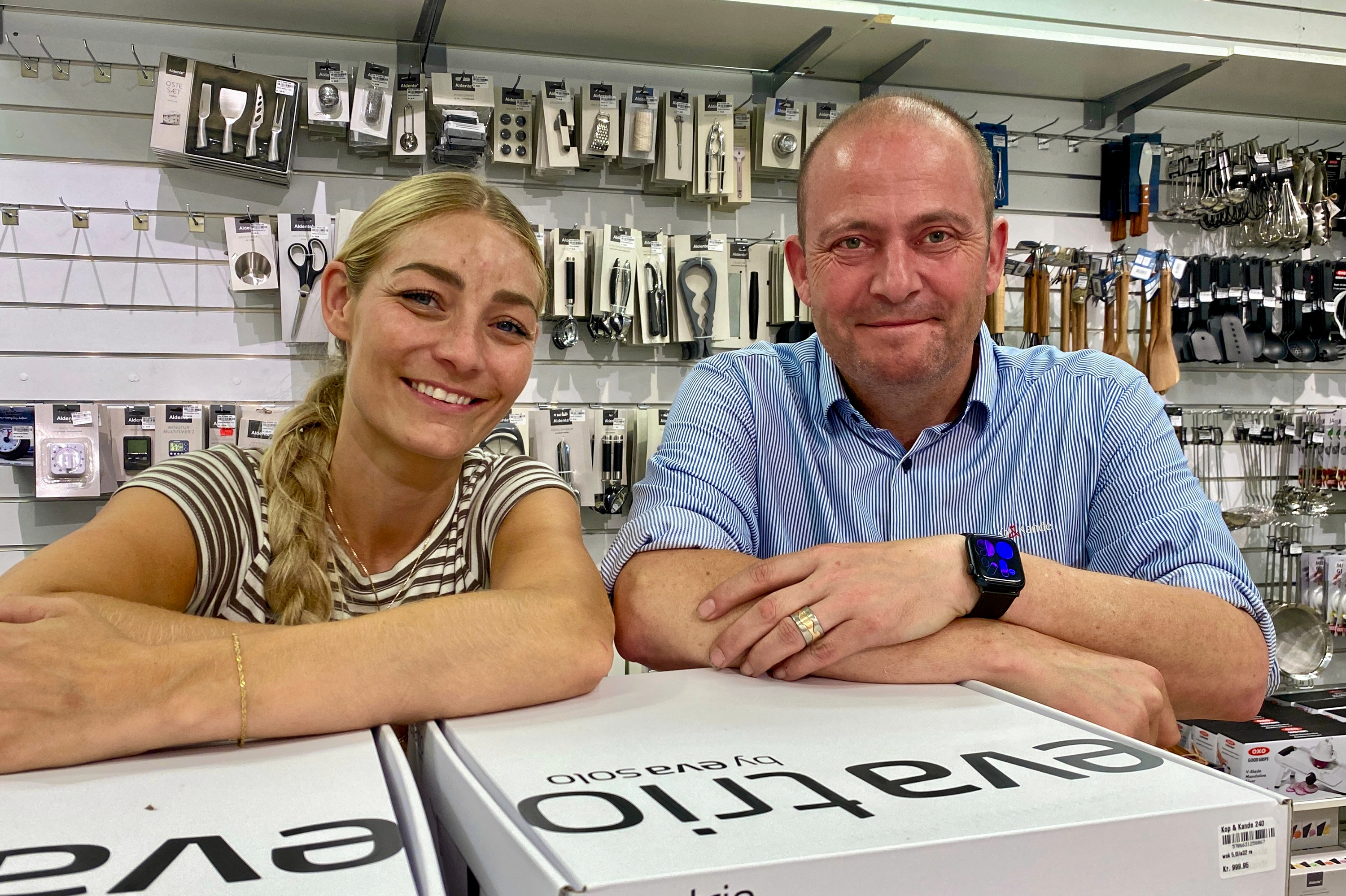 Cecilie Selnø og Martin Lyngesbo er indehaverne af den nye Kop og Kande i Greve Midtby Center.