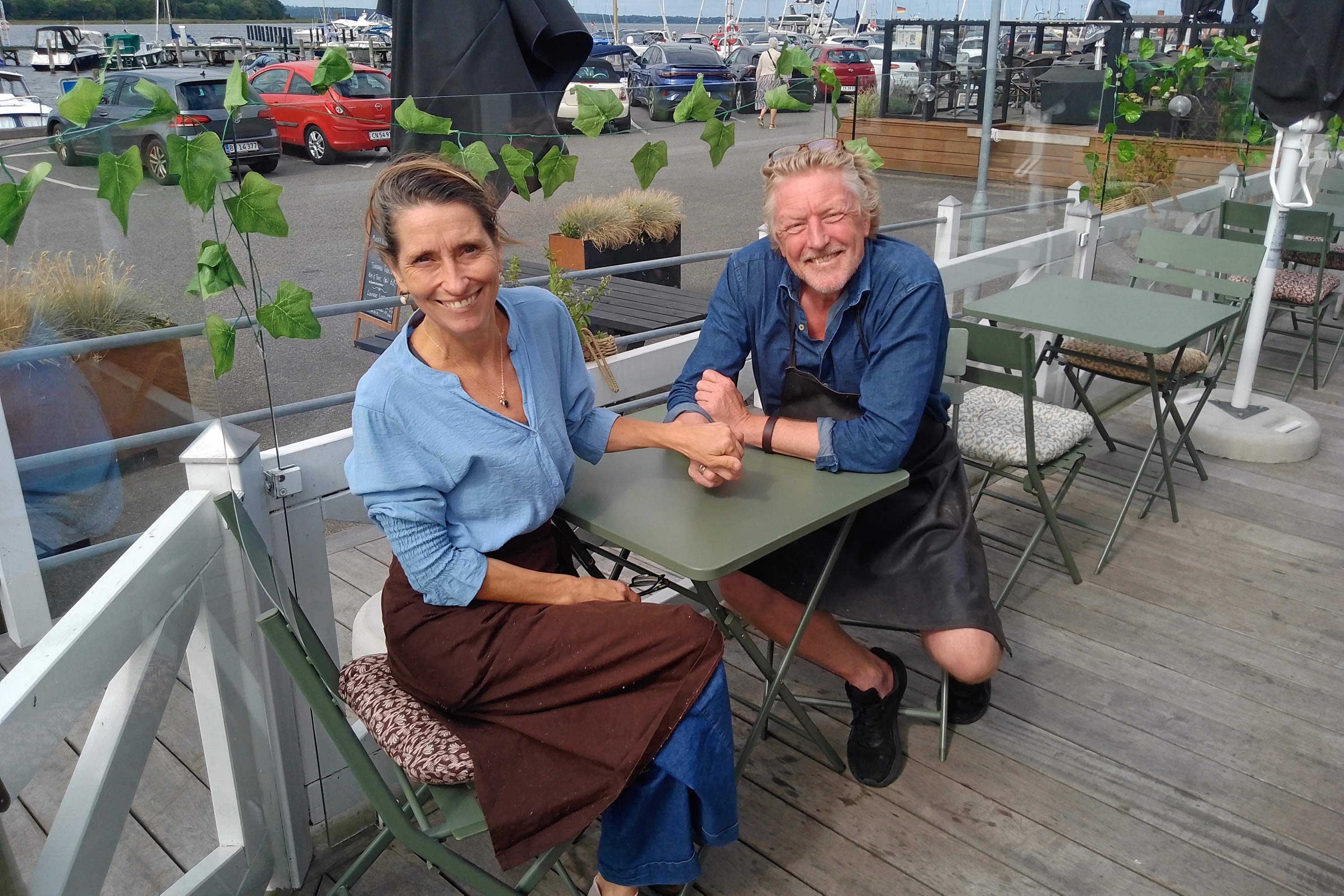 Majken og Henrik Juel Heskjær overtog en tom bygning, men det tog de som en udfordring. De holder begge af vandet, så beliggenheden kunne ikke være bedre.