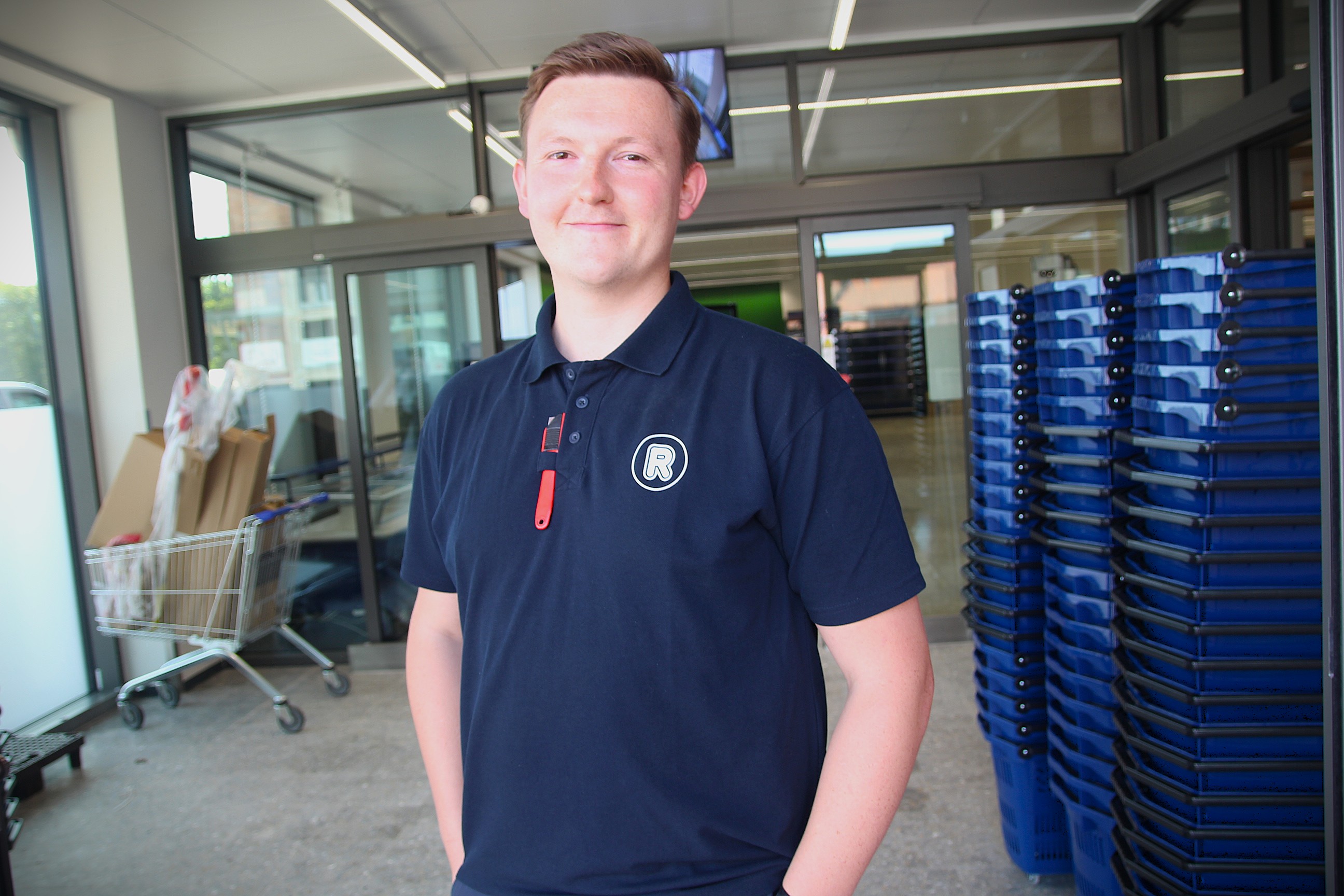 26-årige Andreas Engell Lyskjær har arbejdet sig op gennem systemet - og nu får han sin egen REMA-butik i Nivå.