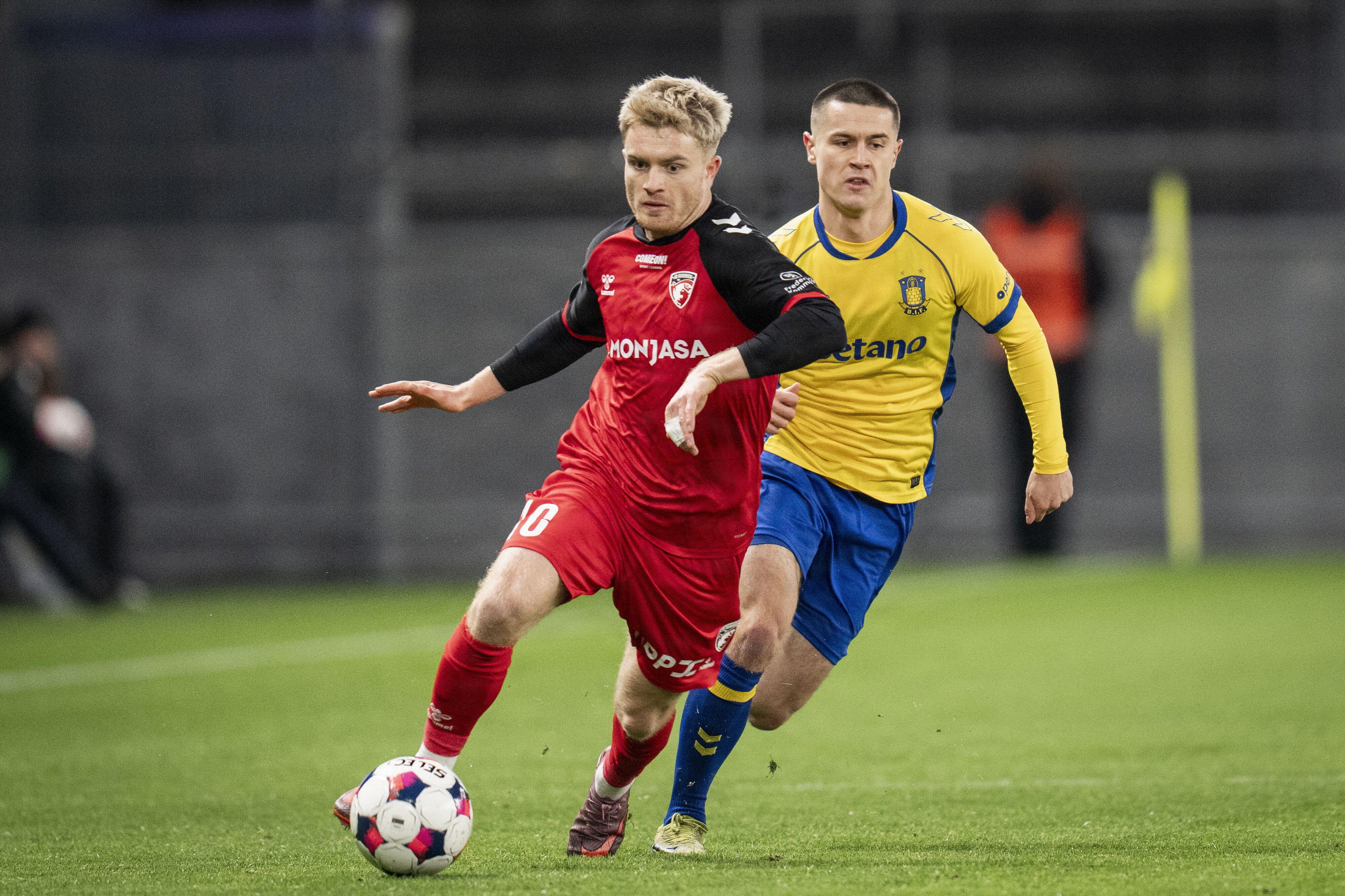 Fredericias Emilio Simonsen, her i aktion mod Brøndby i seneste sæson, var blandt målscorerne i fredagens sejr over AaB i 1. division. (Arkivfoto).