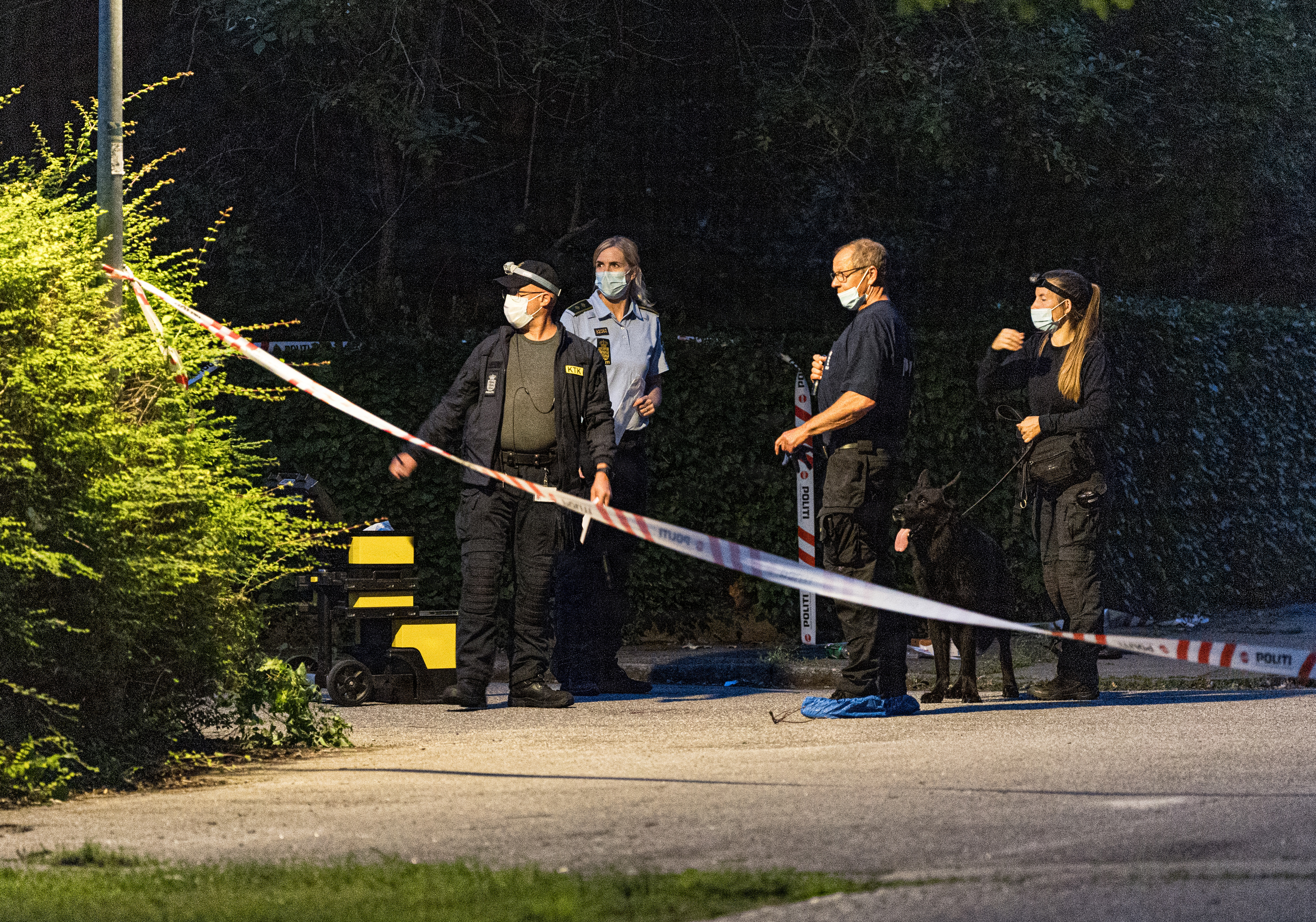 Politiet arbejder på stedet hvor en 16-årig dreng blev knivstukket i Roskilde. Hans tilstand er alvorlig.