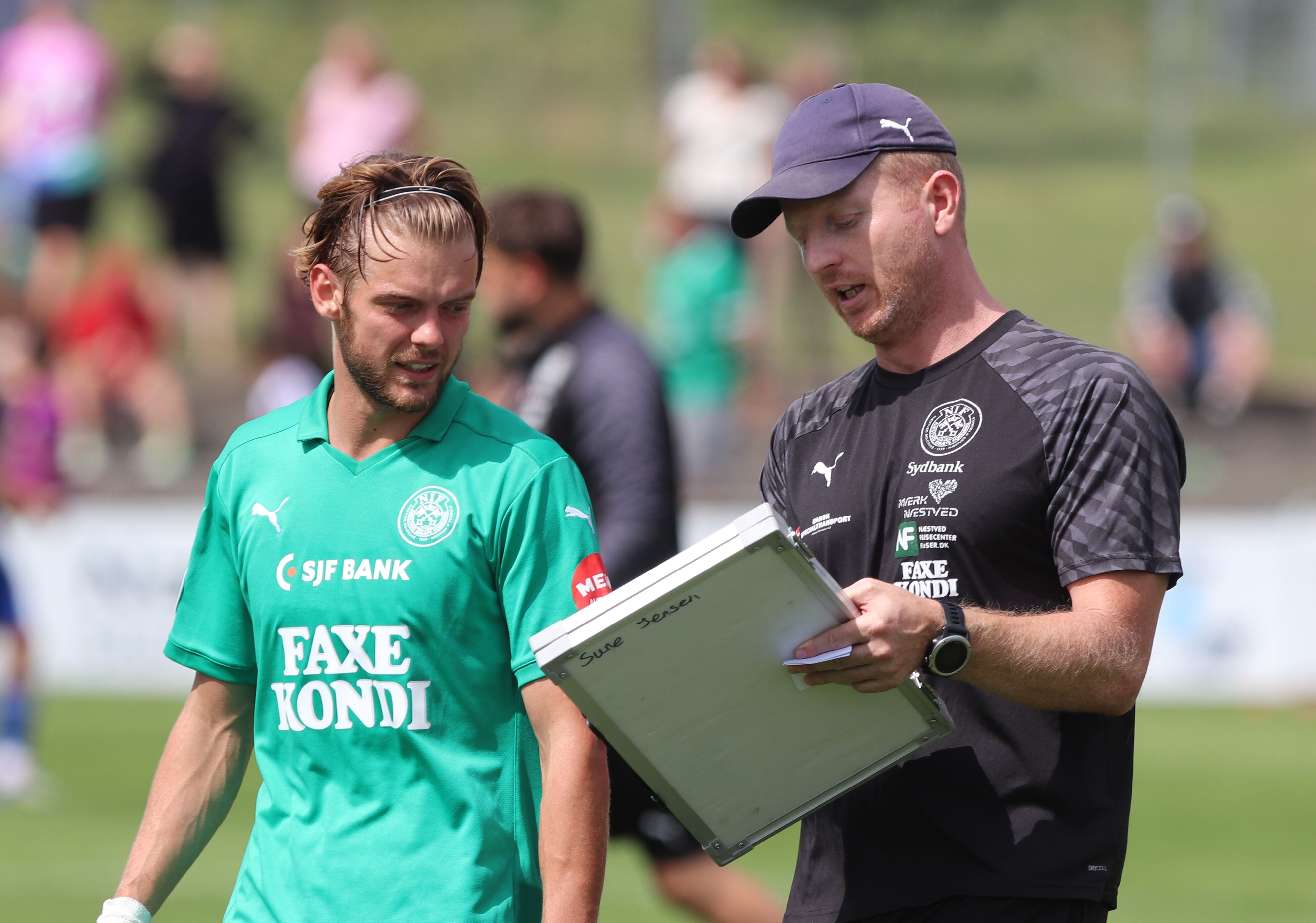 Næstved-træner Sune Jensen gav igen fuld spilletid til sin nye midtbanemotor, Storm Hollensted (t.v.).