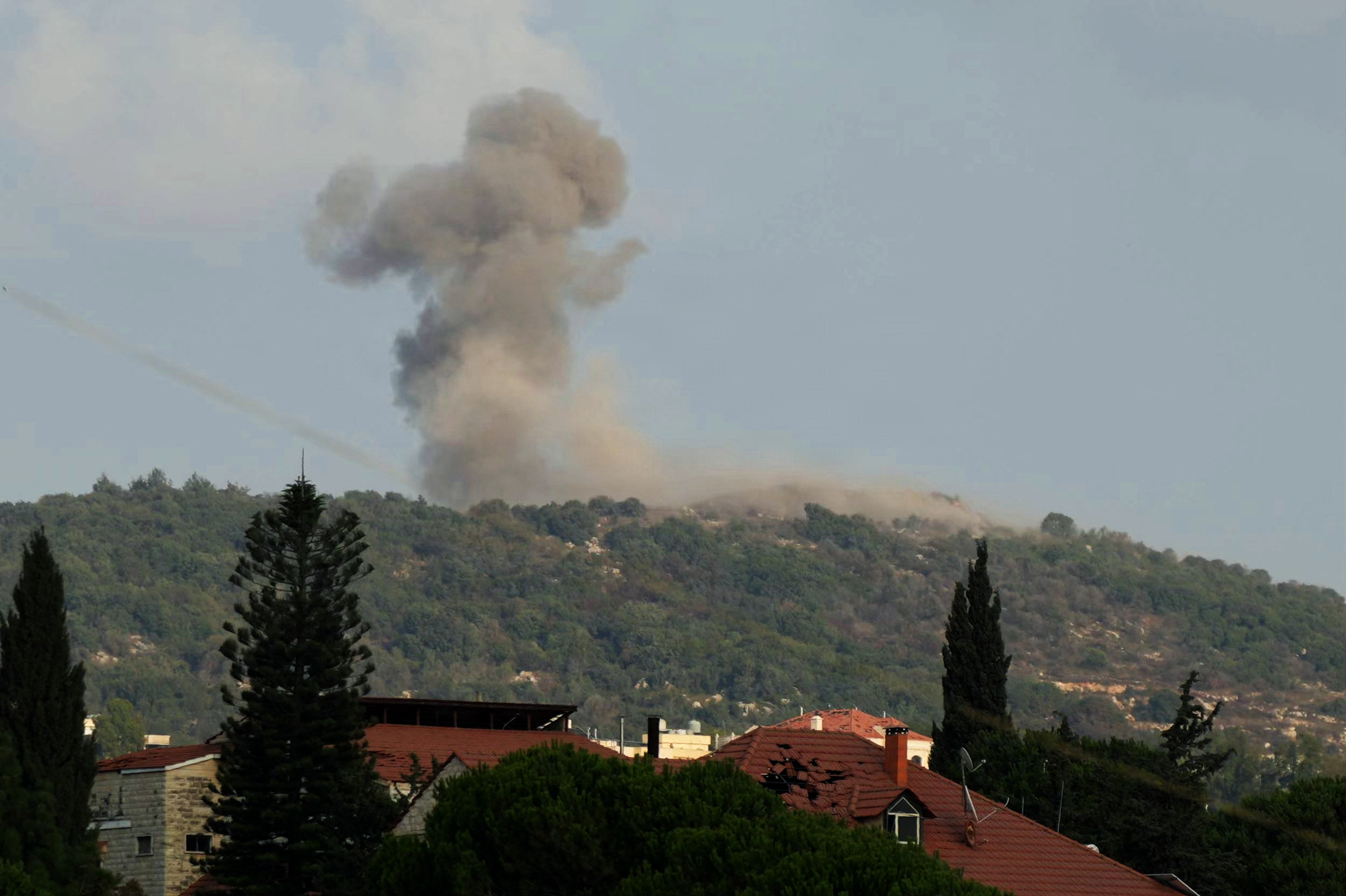 Ifølge Libanons statslige nyhedsbureau NNA har Israel udført angreb i det sydlige Libanon, herunder ved Ali al-Taher-højderyggen. Her mener Israels militær, at folk fra Hizbollah skjuler sig. (Arkivfoto).