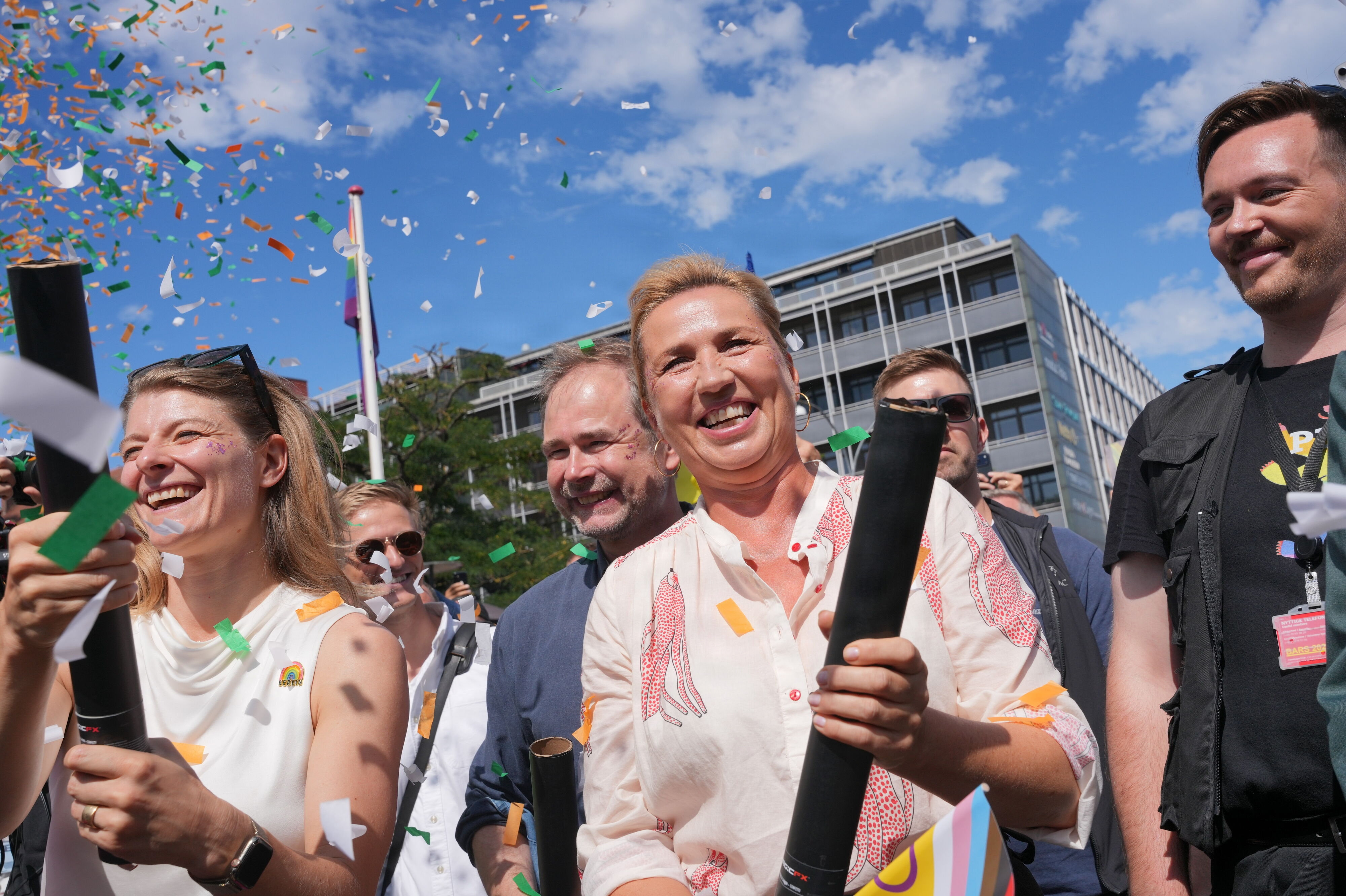 Ligestillingsminister Ane Halsboe-Jørgensen (S) fik sammen med statminister Mette Frederiksen (S) og justitsminister Nicolai Wammen (S) lov til at skyde årets Copenhagen Pride i gang omkring klokken 13.00.
