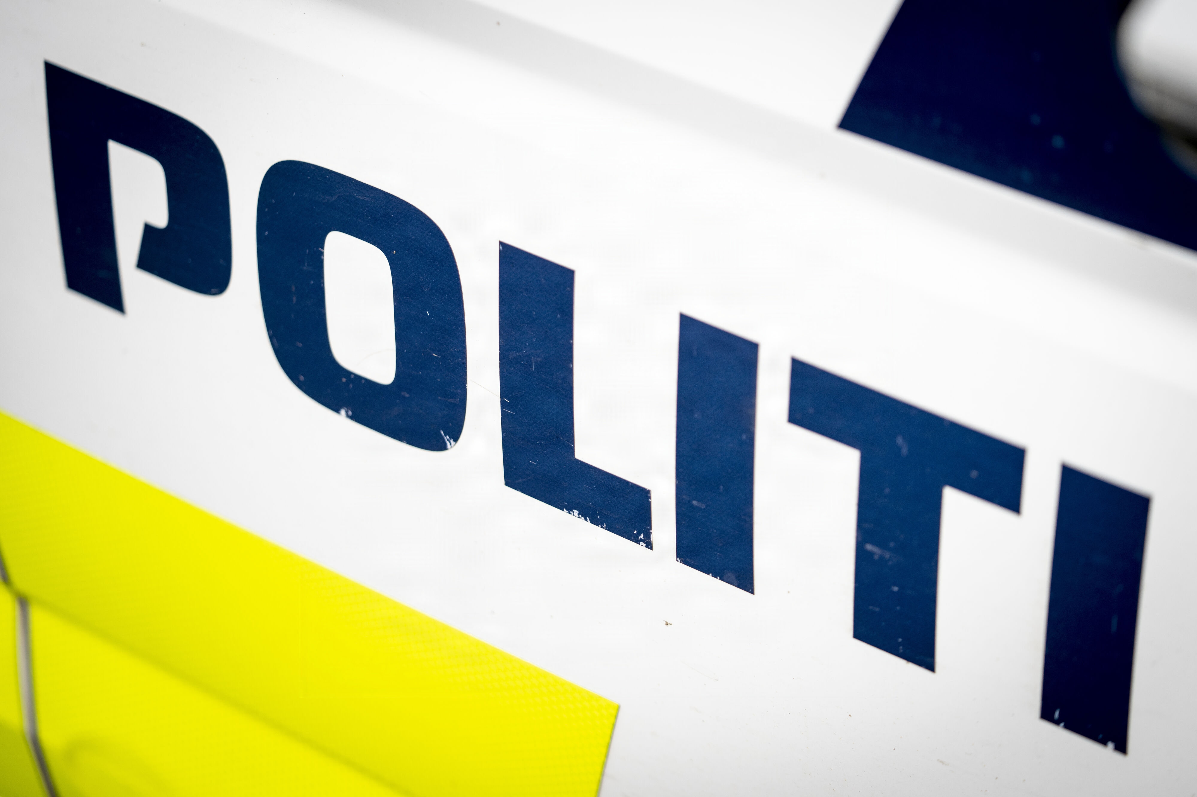 Sydøstjyllands Politi rykkede tirsdag ud til en ulykke, hvor en lastbil og en personbil var involveret. Føreren af personbilen - en 18-årig mand - er død i ulykken. (Arkivfoto).