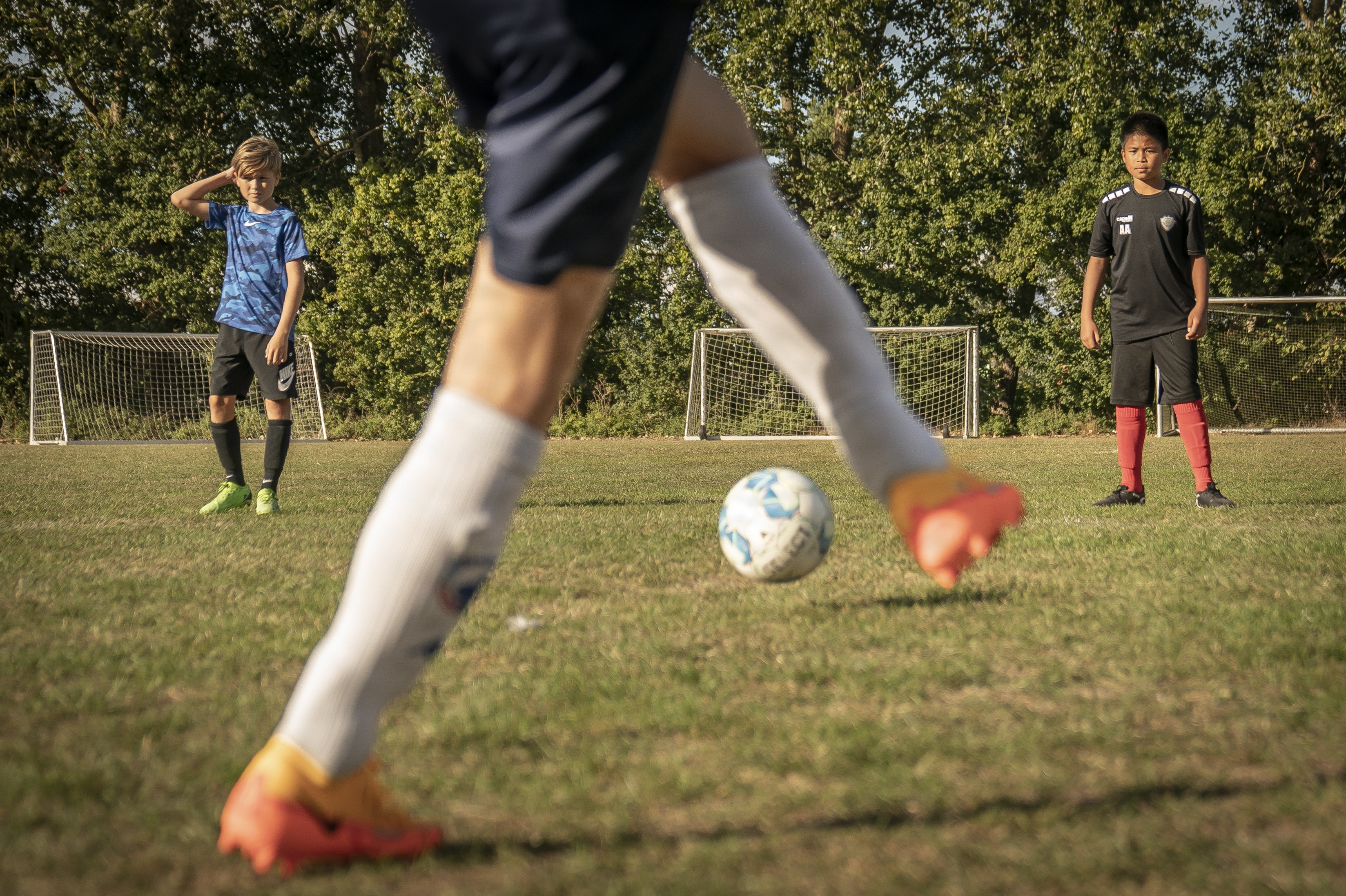 Fodbold er den foretrukne foreningsidræt blandt børn i Danmark. Ifølge befolkningsundersøgelsen "Danmark i Bevægelse" fra Syddansk Universitet går 27,5 procent af de 3-14-årige til fodbold. (Arkivfoto).