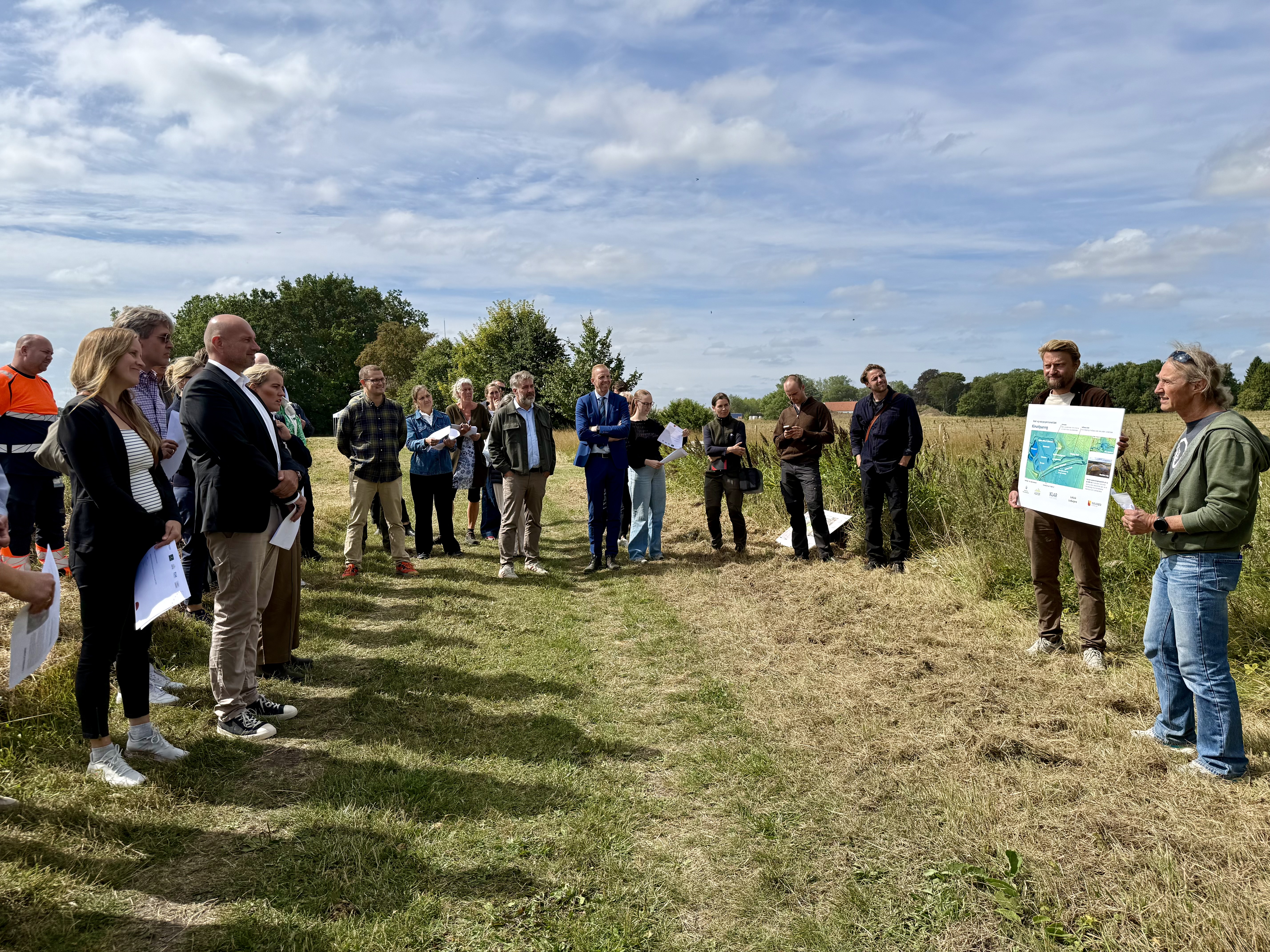 Her fortæller ansatte fra Hofor om "klima-projektet" i Solrød Kommune til blandt andet minister og folketingsmedlemmer.