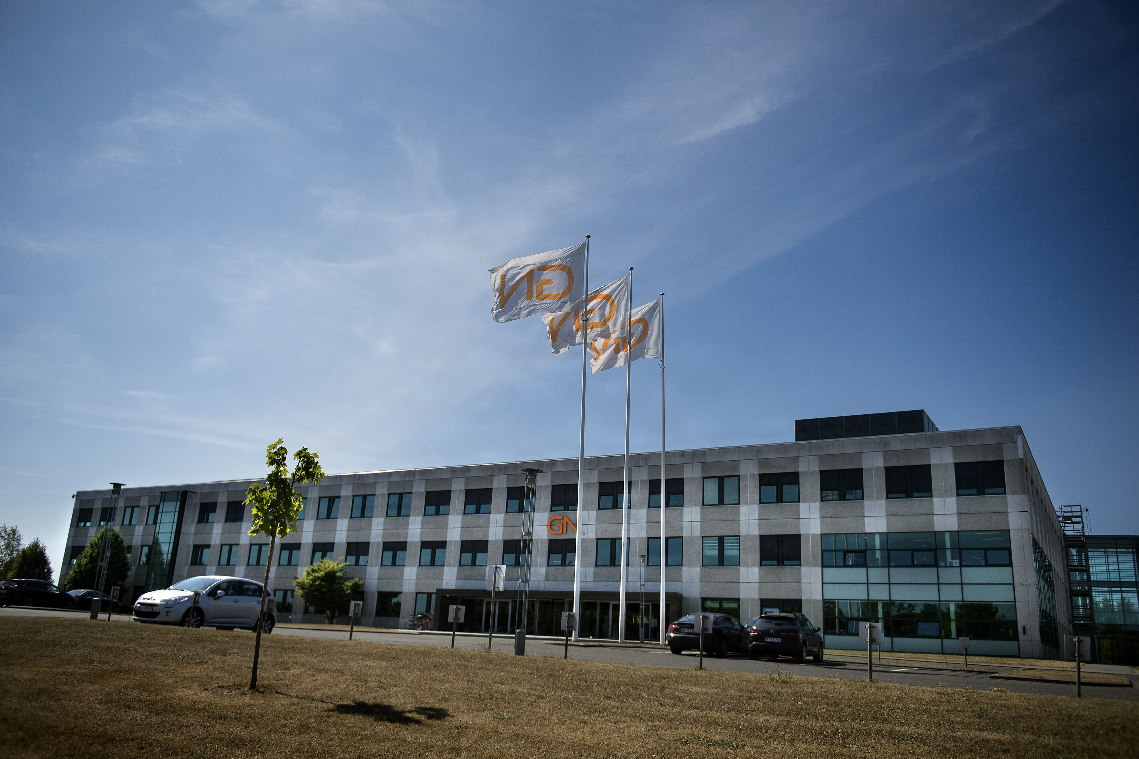 GN Store Nord har onsdag aften åbnet op for regnskabsbogen for årets andet kvartal. Derudover for selskabet opjusteret sine forventninger til indtjeningen.