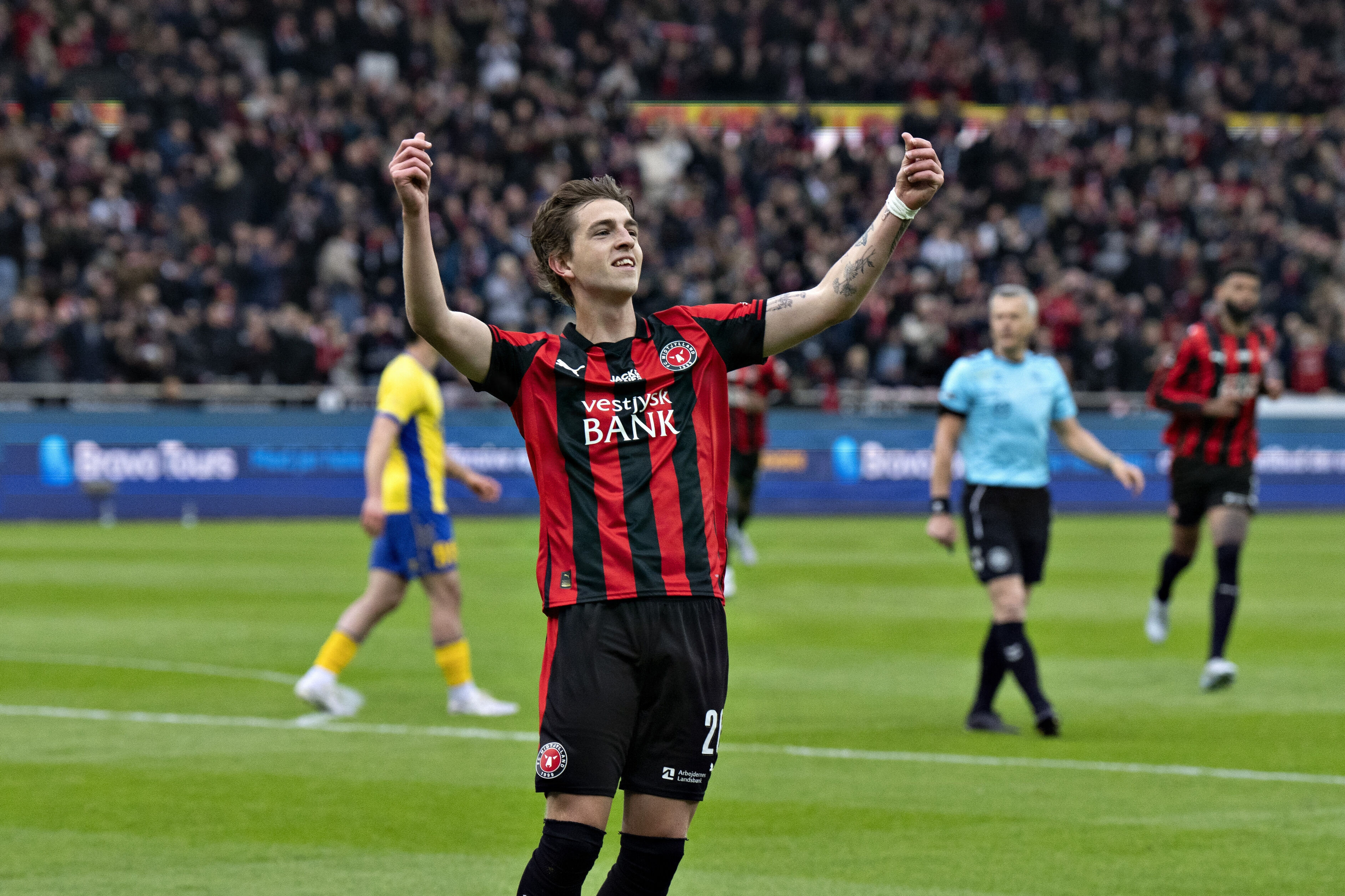 Valdemar Byskov har i denne sæson foreløbigt bidraget med et mål eller en assist for hvert 104. minut på banen for FC Midtjylland. Det svarer nogenlunde til Aral Simsirs gennemsnit i sidste sæson. (Arkivfoto).