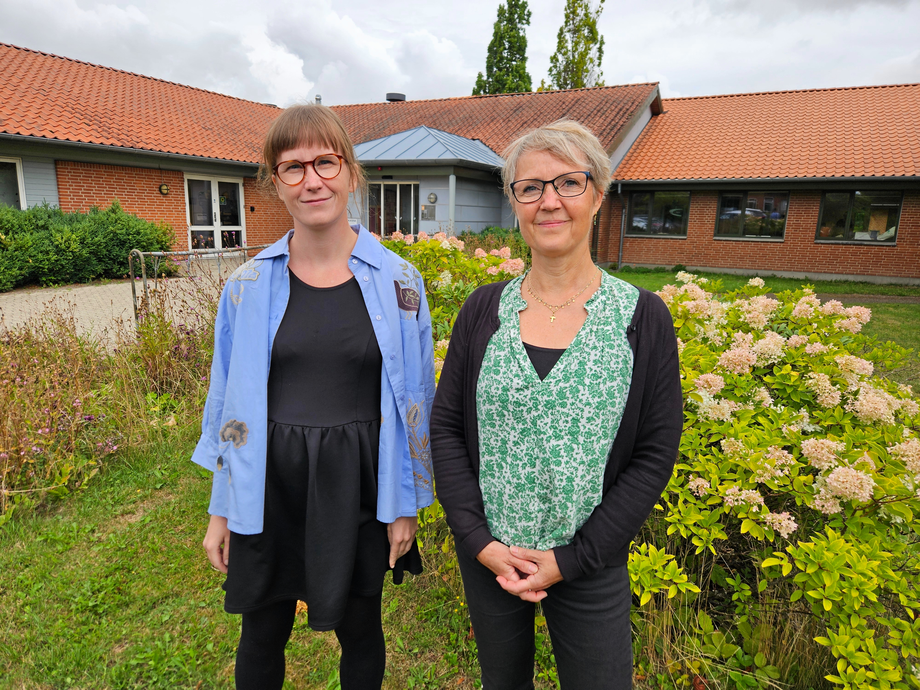 Foreningskonsulent og mediegrafiker Emilie Schrøder Petersen og Lena Bjerrum Bach, daglig leder i Stevns Frivillighedscenter.