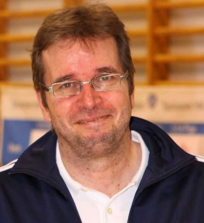 På vegne af tidligere kolleger fra håndboldudvalg og trænerstab i HIK og med familiens accept, deler jeg her et mindeord om Frank Niclasen, som gik bort i sidste uge i en alder af kun 63 år.