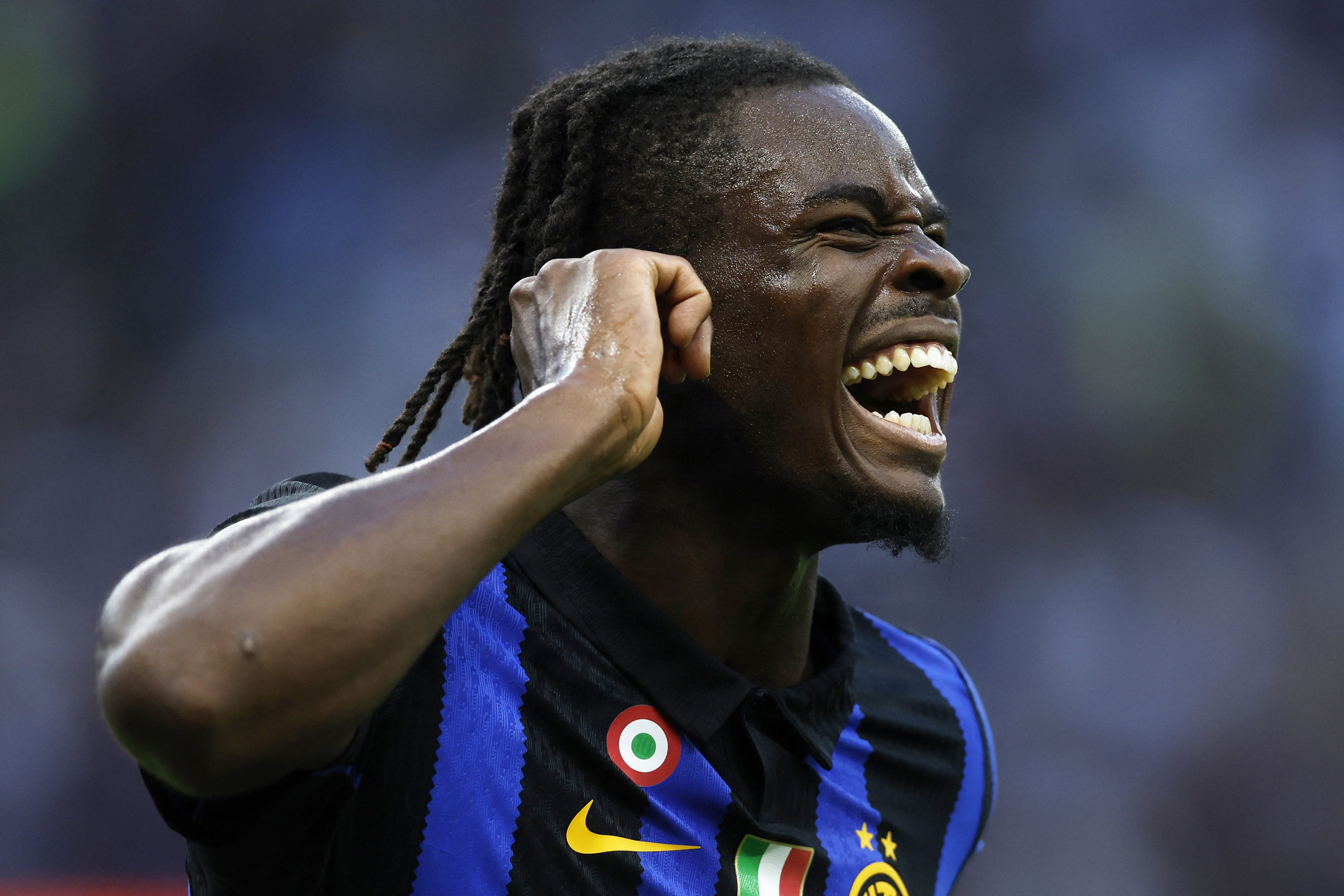 Den tidligere AGF-stopper Yann Bisseck stod for opgørets sidste scoring, da Inter åbnede Serie A med en 4-1-sejr over Monza.