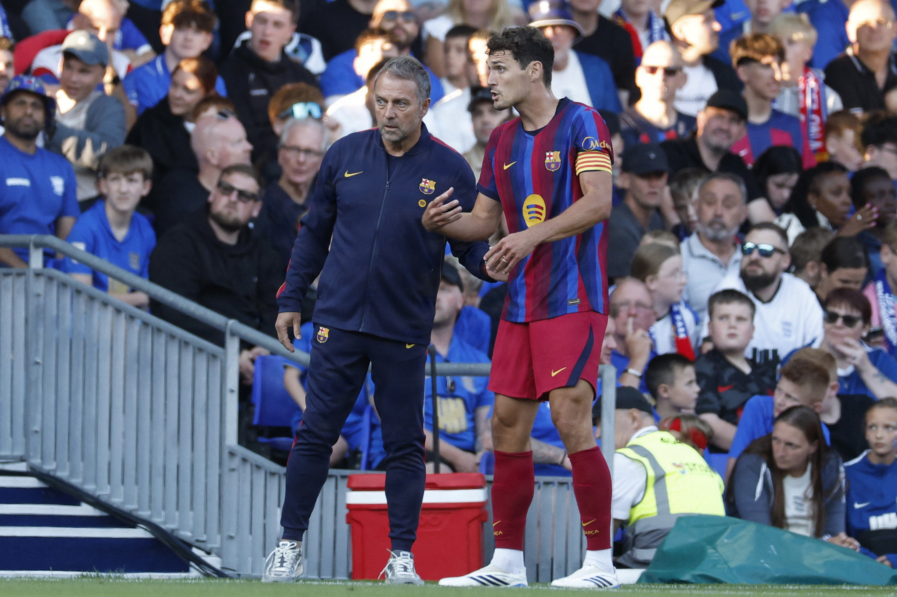 Andreas Christensen bar anførerbindet på et ungt Barcelona-mandskab i en træningskamp mod Birmingham City i slutningen af juli.