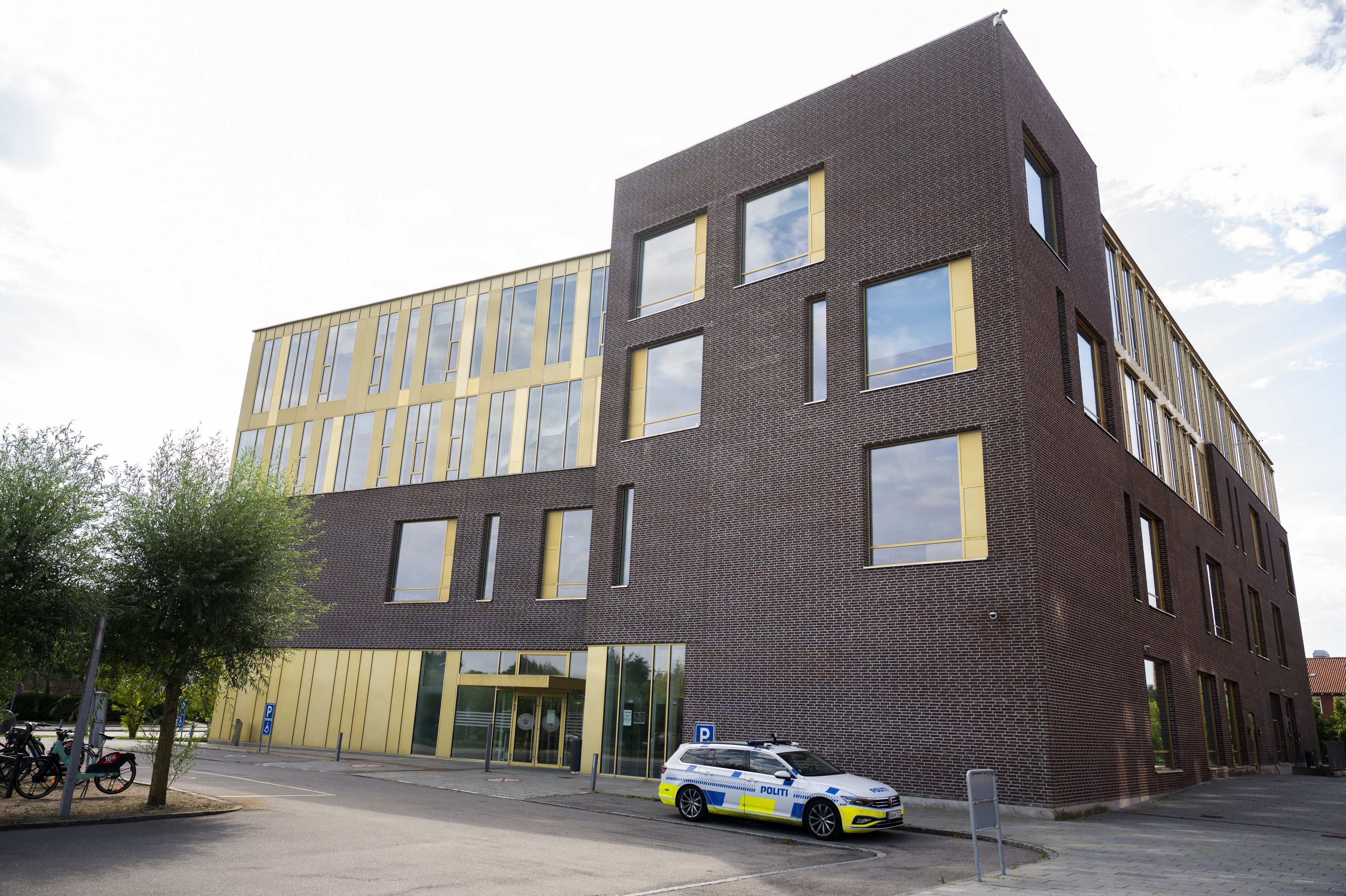 En juridisk dommer og to lægdommere i Retten i Roskilde skal afgøre, om en mandlig pædagog udsatte et barn for overgreb. (Arkivfoto)