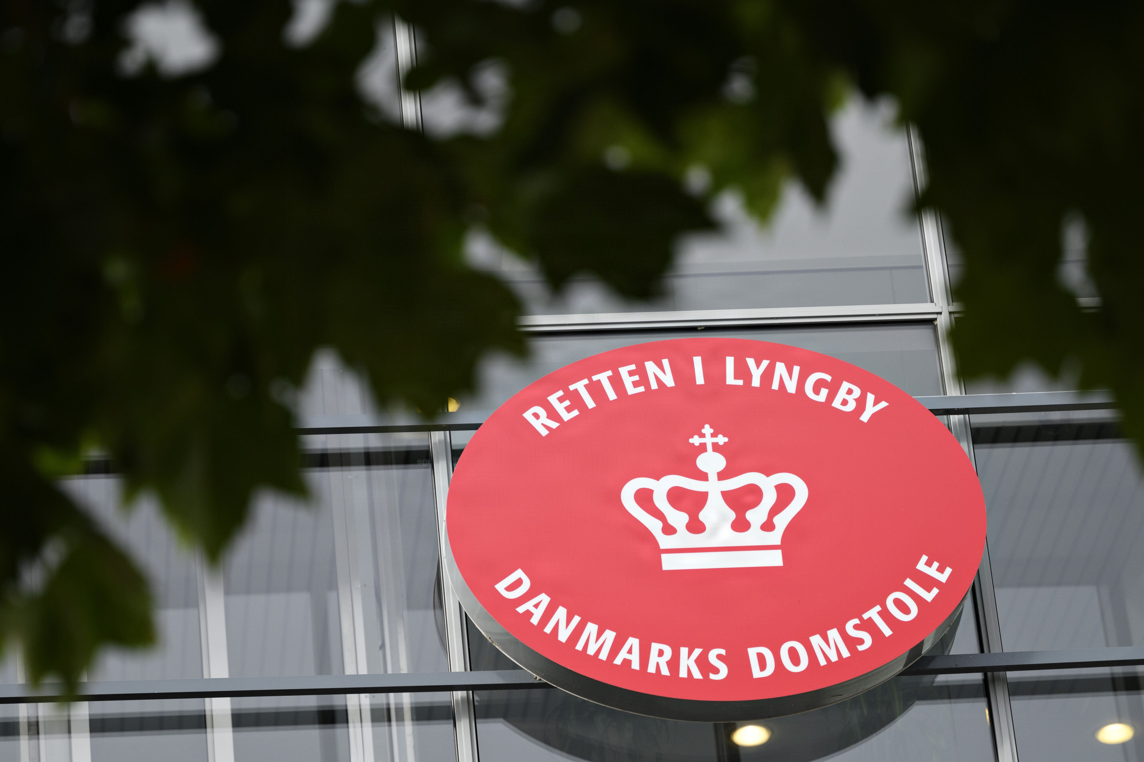 En svensk teenager blev i Værløse sidste år anholdt og sigtet for drabsforsøg. Mandag begynder sagen i Retten i Lyngby, hvor yderligere tre personer er tiltalt for medvirken til drabsforsøg. (Arkivfoto).