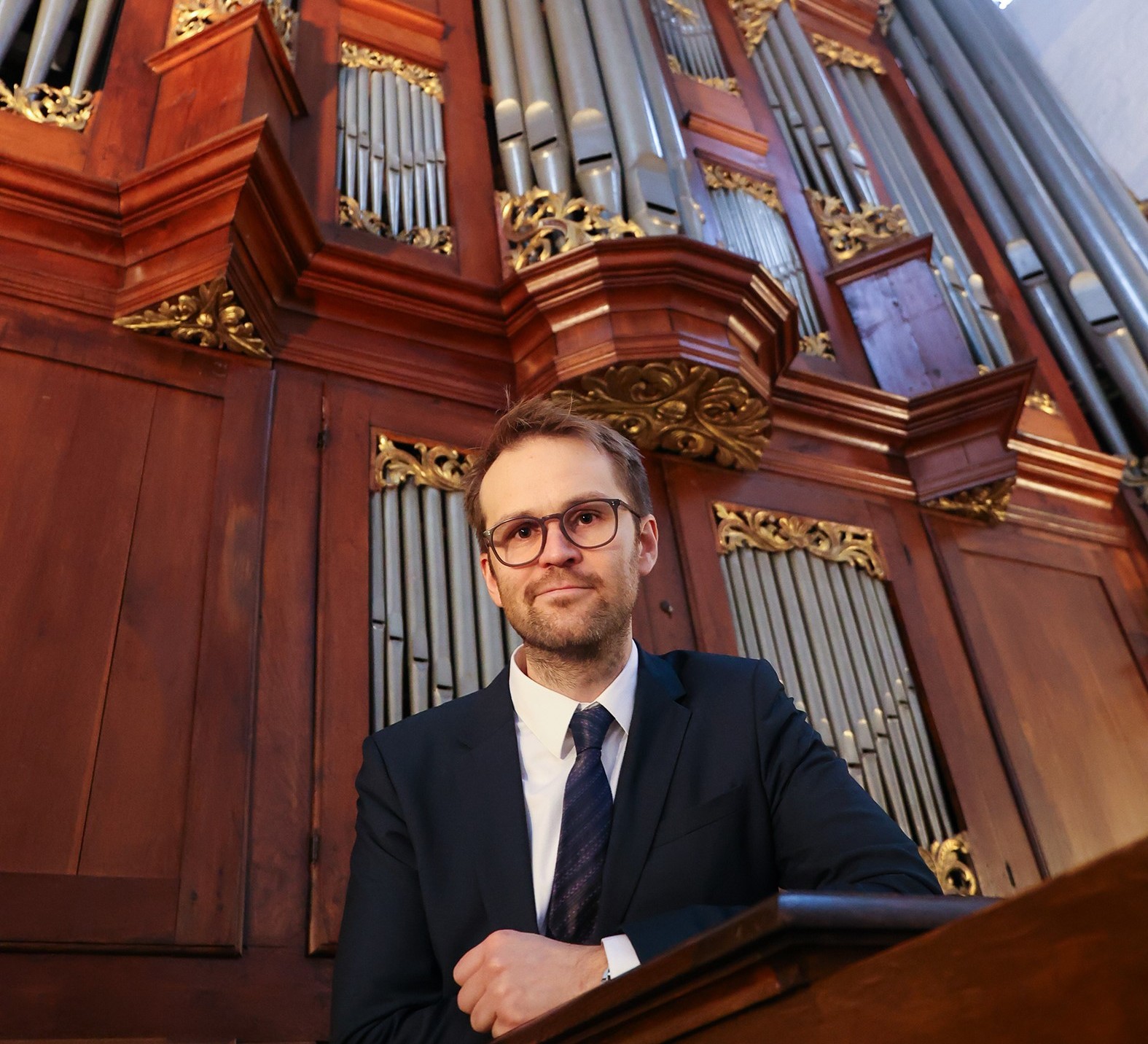Ved torsdagens koncert spiller Kristian Krogsøe originale symfoniske orgelværker, altså værker som komponister har skrevet direkte til orglet med en orkestral tanke.