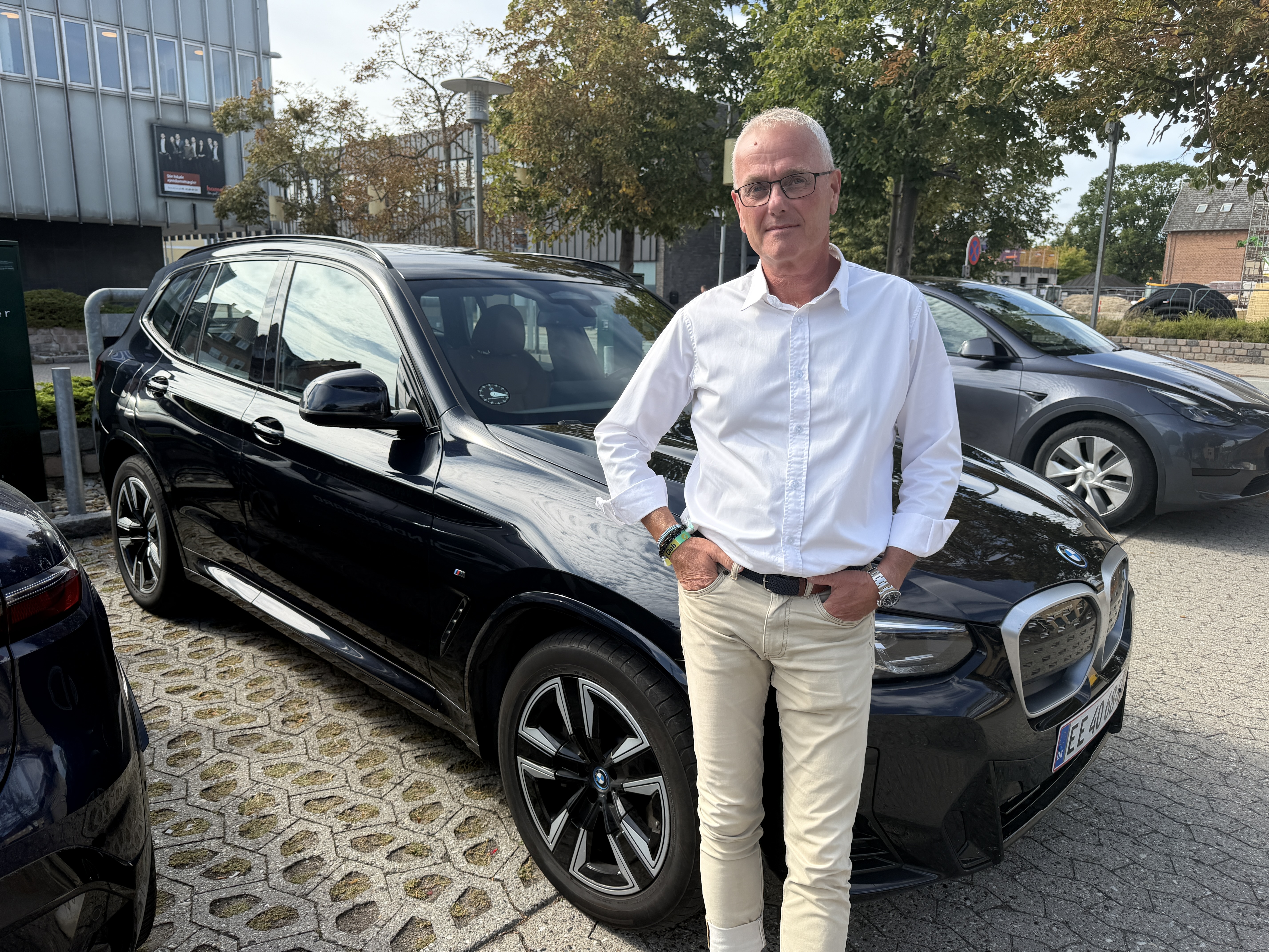 Michael Harder slipper for at skulle betale 995 kroner i bøde for at have parkeret på en umanerlig kort p-plads.