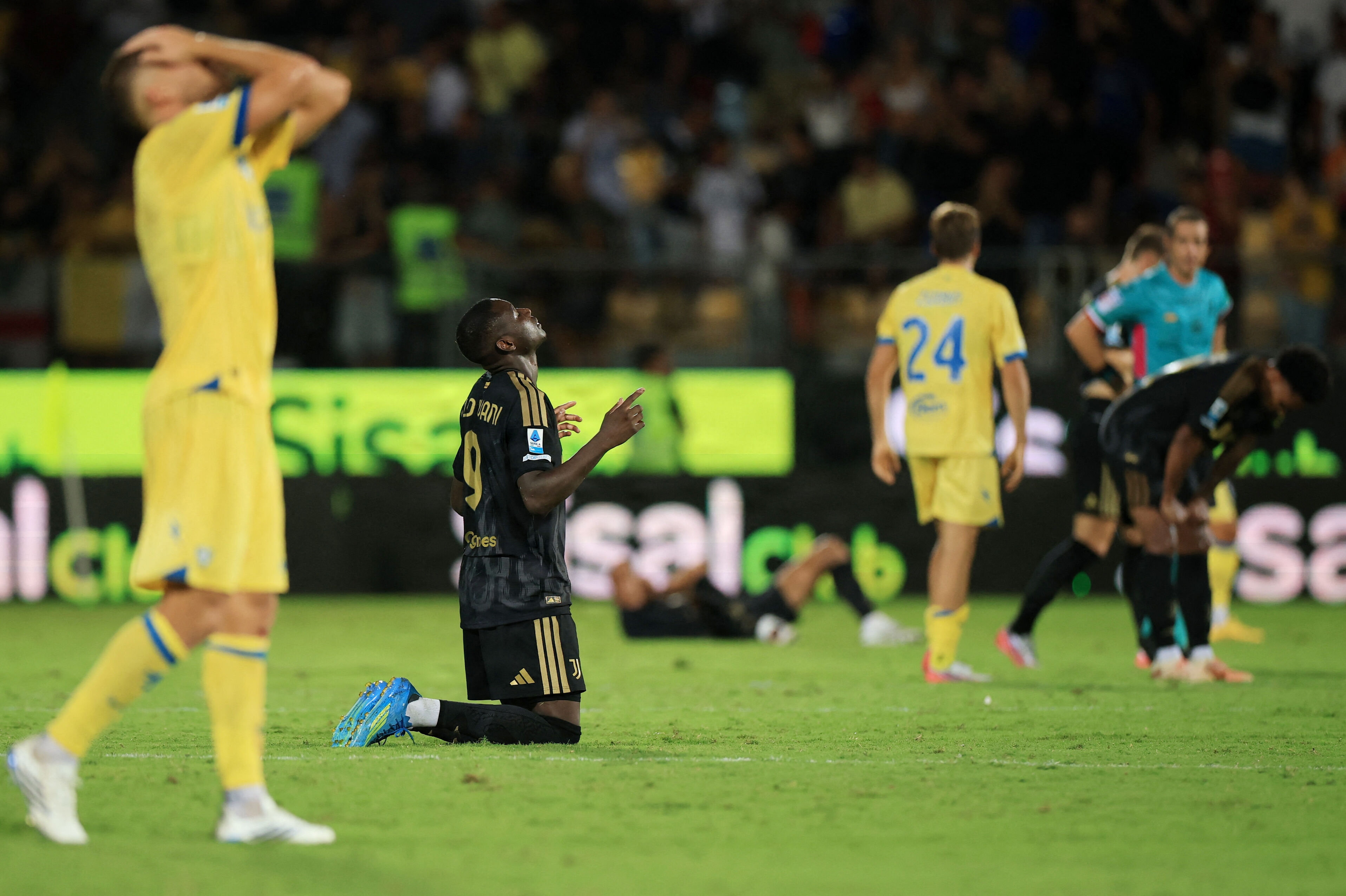 Juventus-angriberen Randal Kolo Muani kunne ånde lettet op efter søndagens sejr over Frosinone i Serie A. Han brændte flere chancer i kampen, og det lagde træneren mærke til.