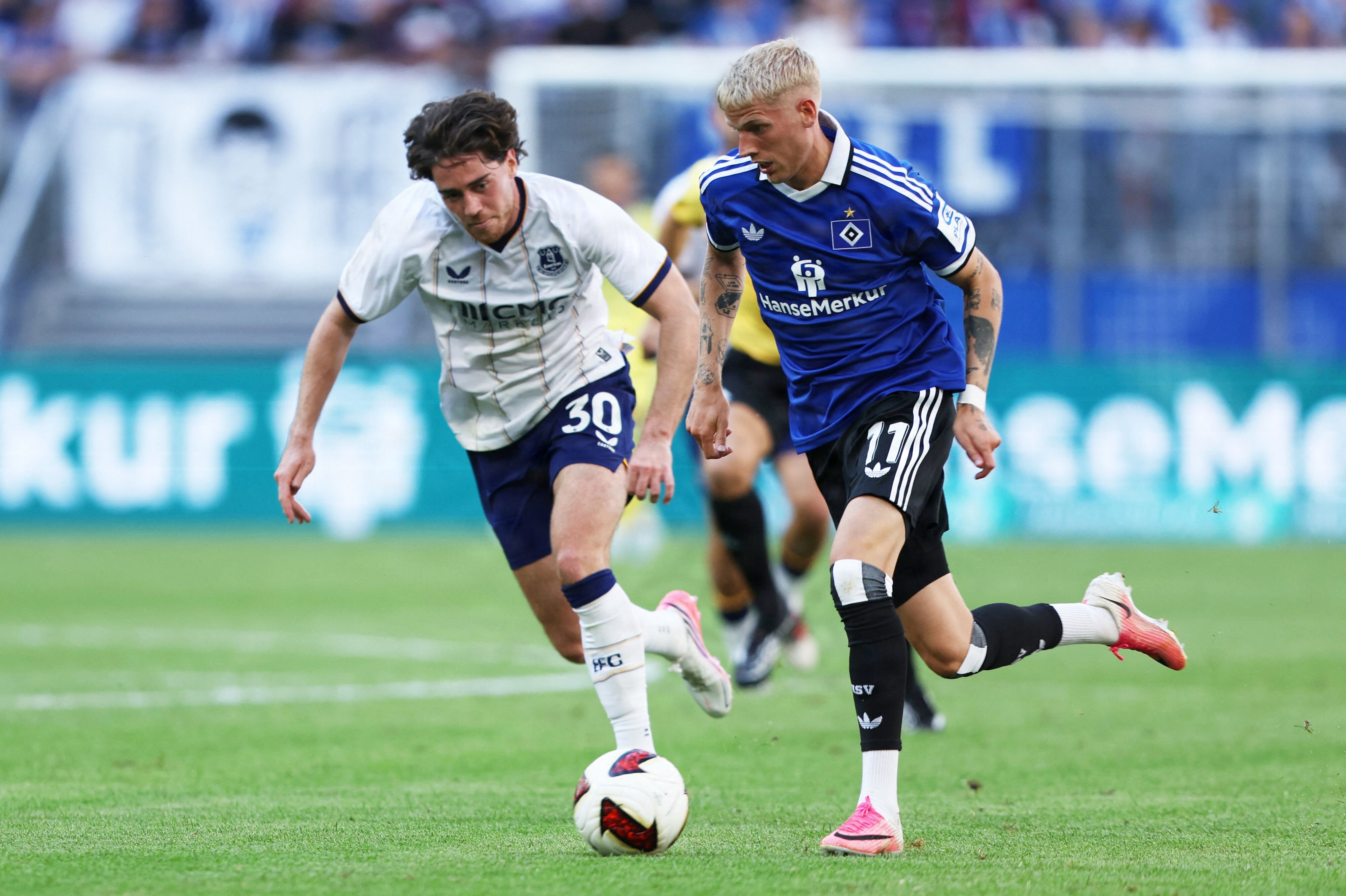Ud over sine mål mod Verl har Albert Grønbæk også været stærk i testkampene denne sommer. Her er han i aktion i en kamp mod Everton. (Arkivfoto).