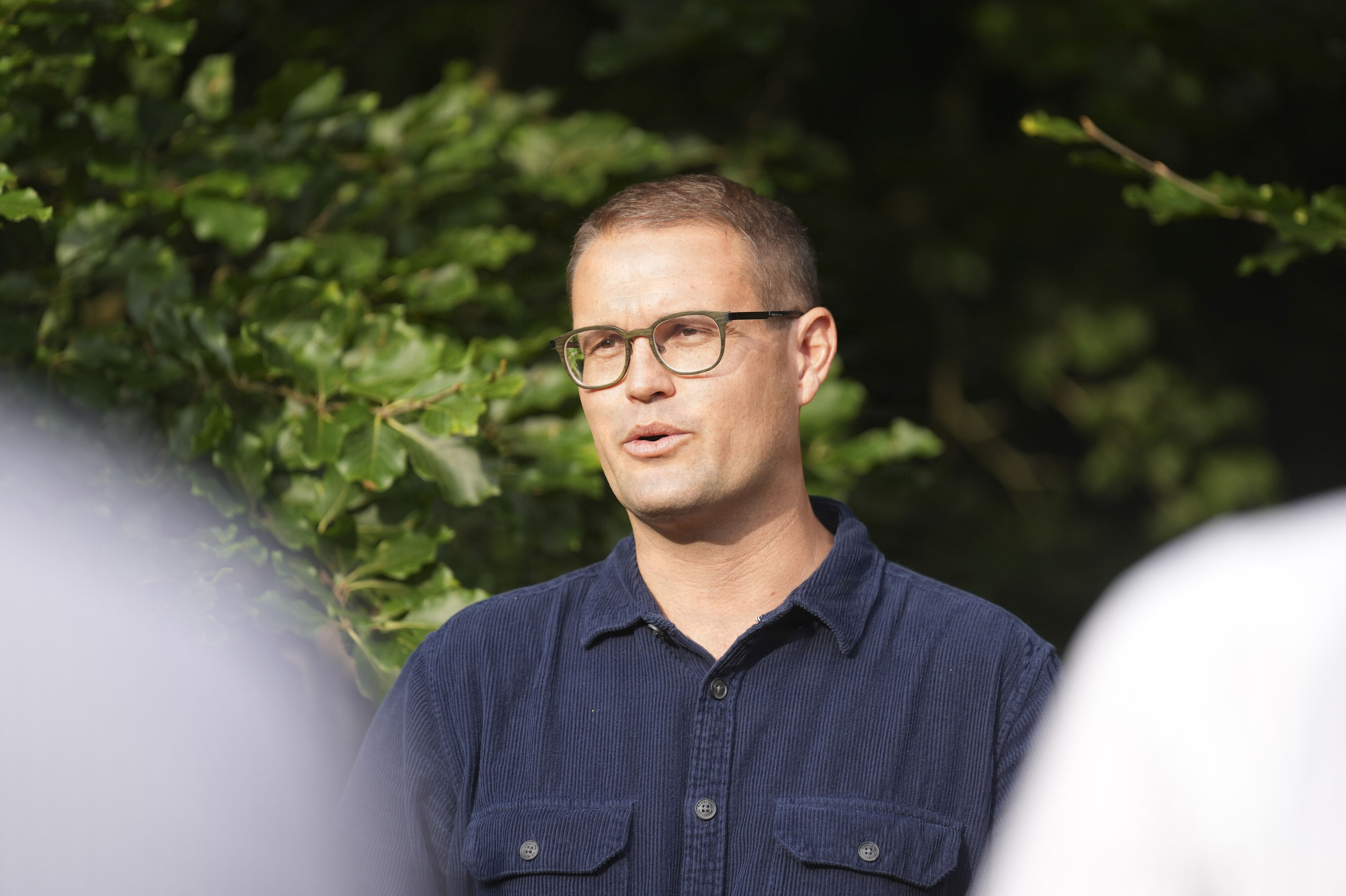 Minister for natur og dyrevelfærd Christian Rabjerg Madsen (S) er klar til at se på kompensationer til landmænd. (Arkivfoto).