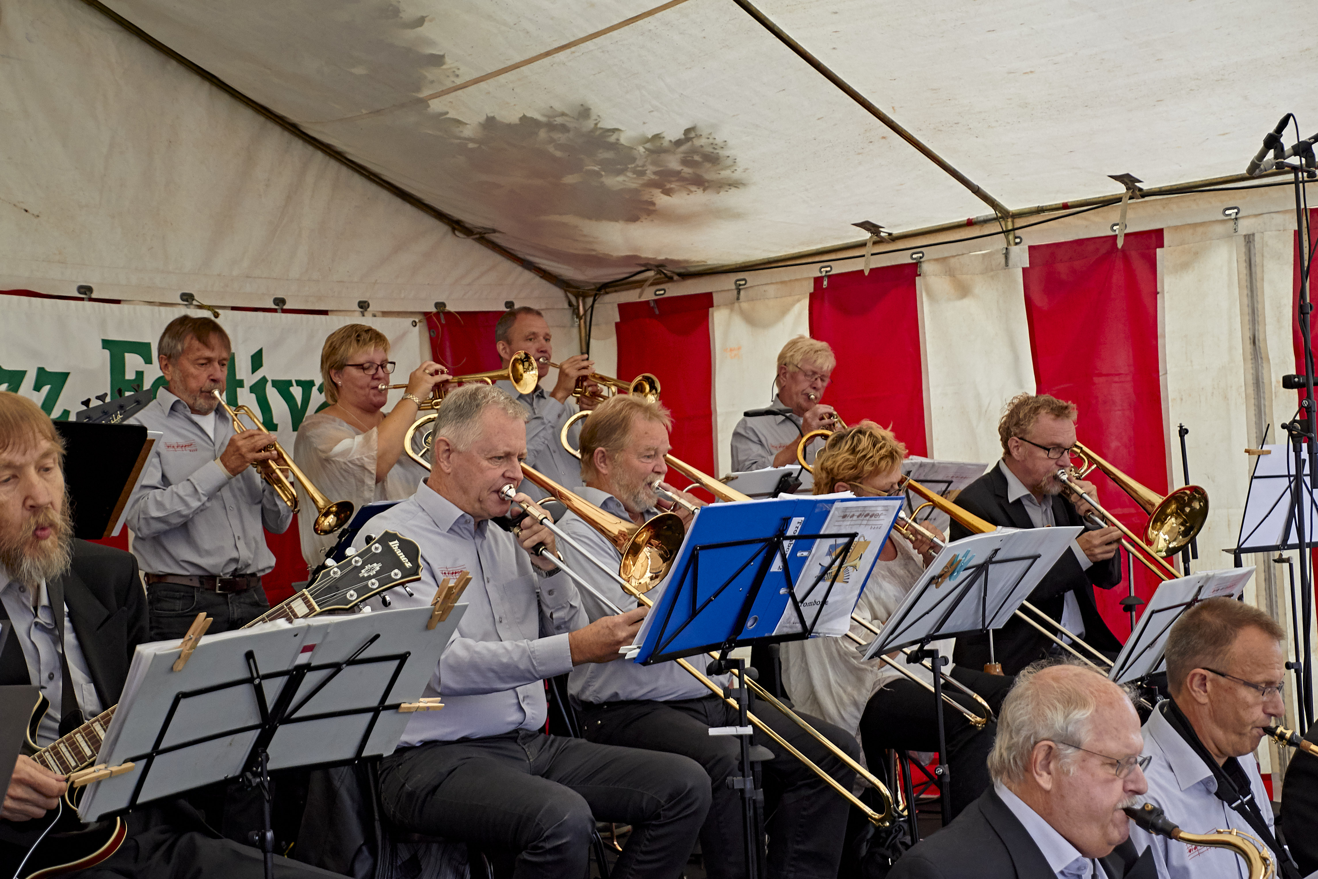 Big Dipper Band består af 18 musikere og ledes af dirigent Rolf Thofte.