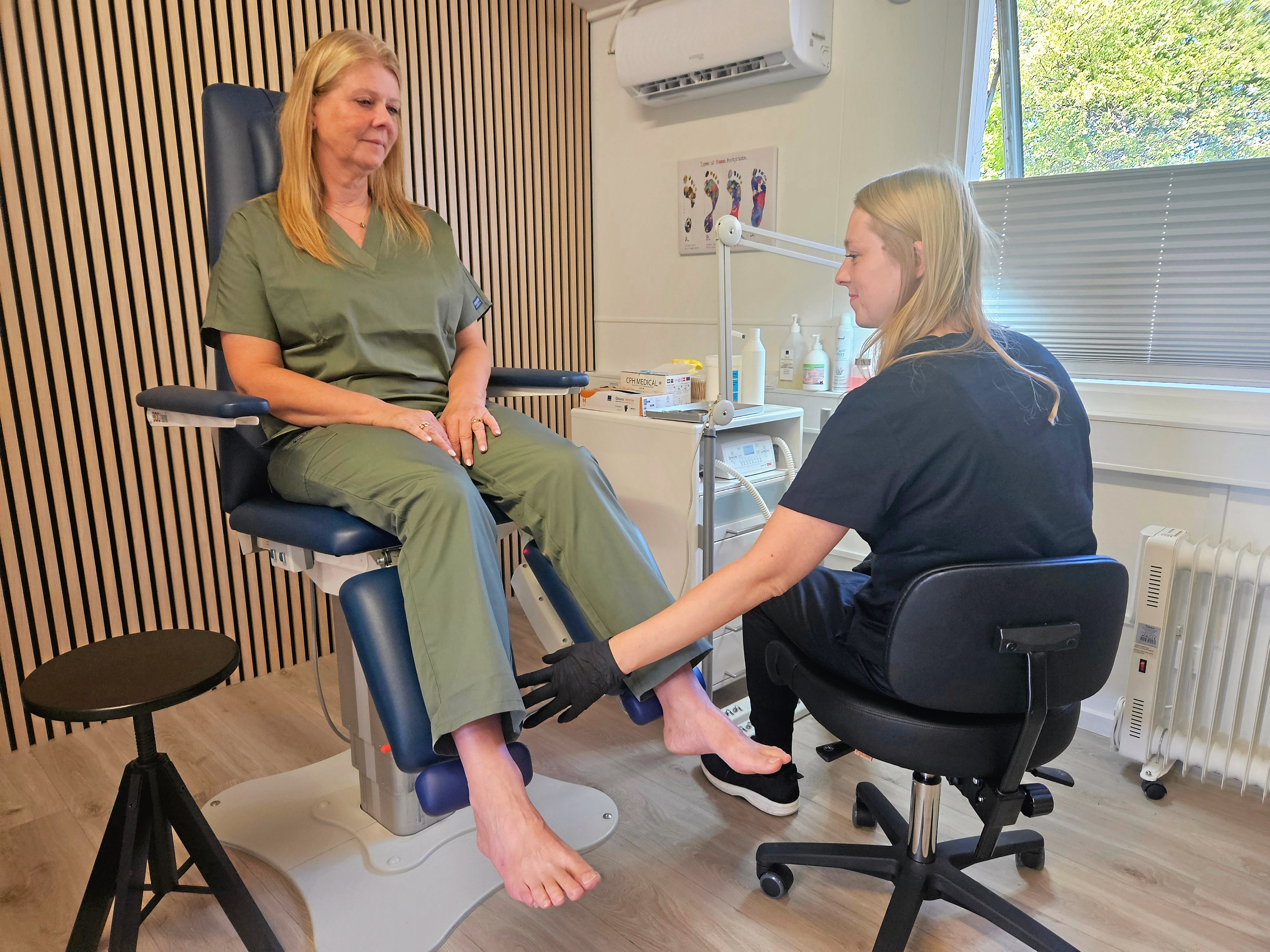 Vig Fodterapi, der drives af fodterapeut Josephine Roed Christiansen (th) og hendes mor fodterapeut Gitte Egeberg, er blandt de klinikker, der har fået nej til et ydernumme r fra Region Sjælland.