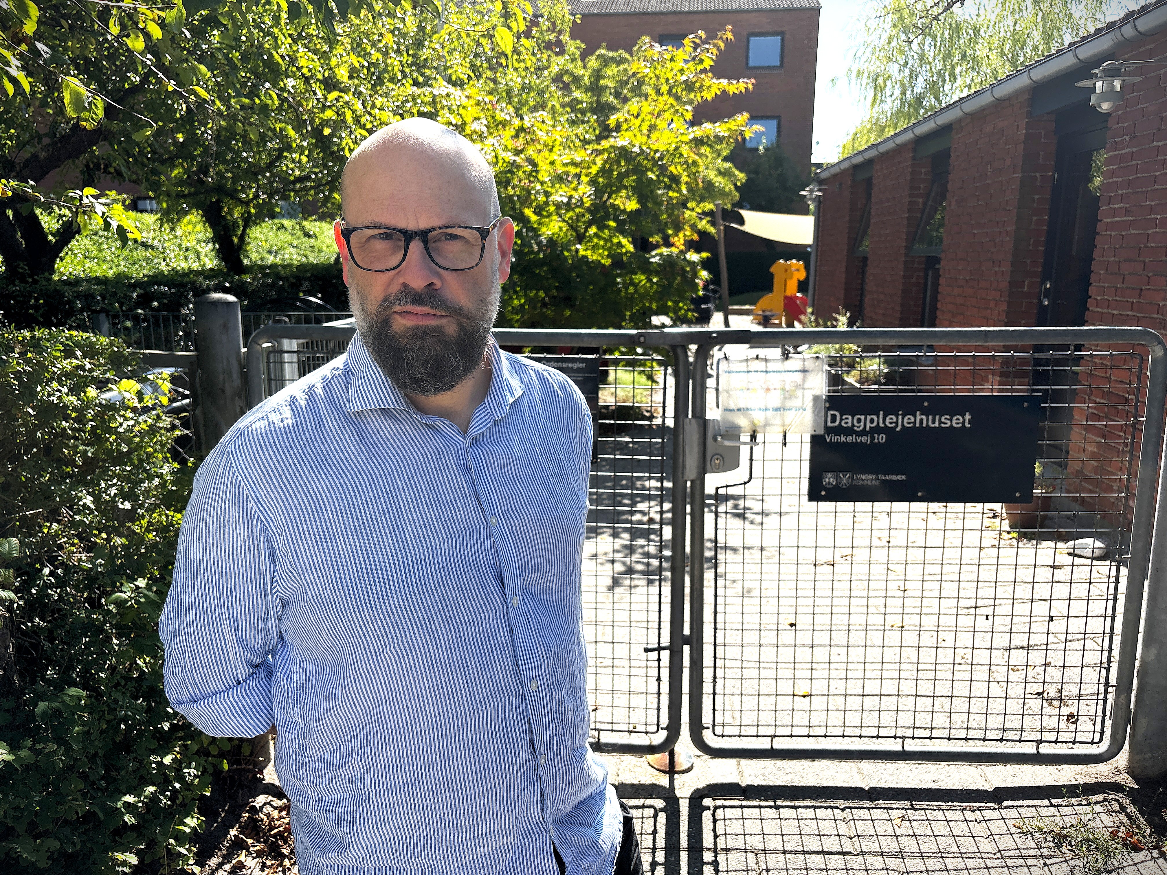 Dagplejen er et vigtigt alternativ til vuggestuen, mener Nicolaj Schweitz, som har haft børn i begge former for dagtilbud. Det bekymrer ham, at dagplejen foreslås sparet væk.