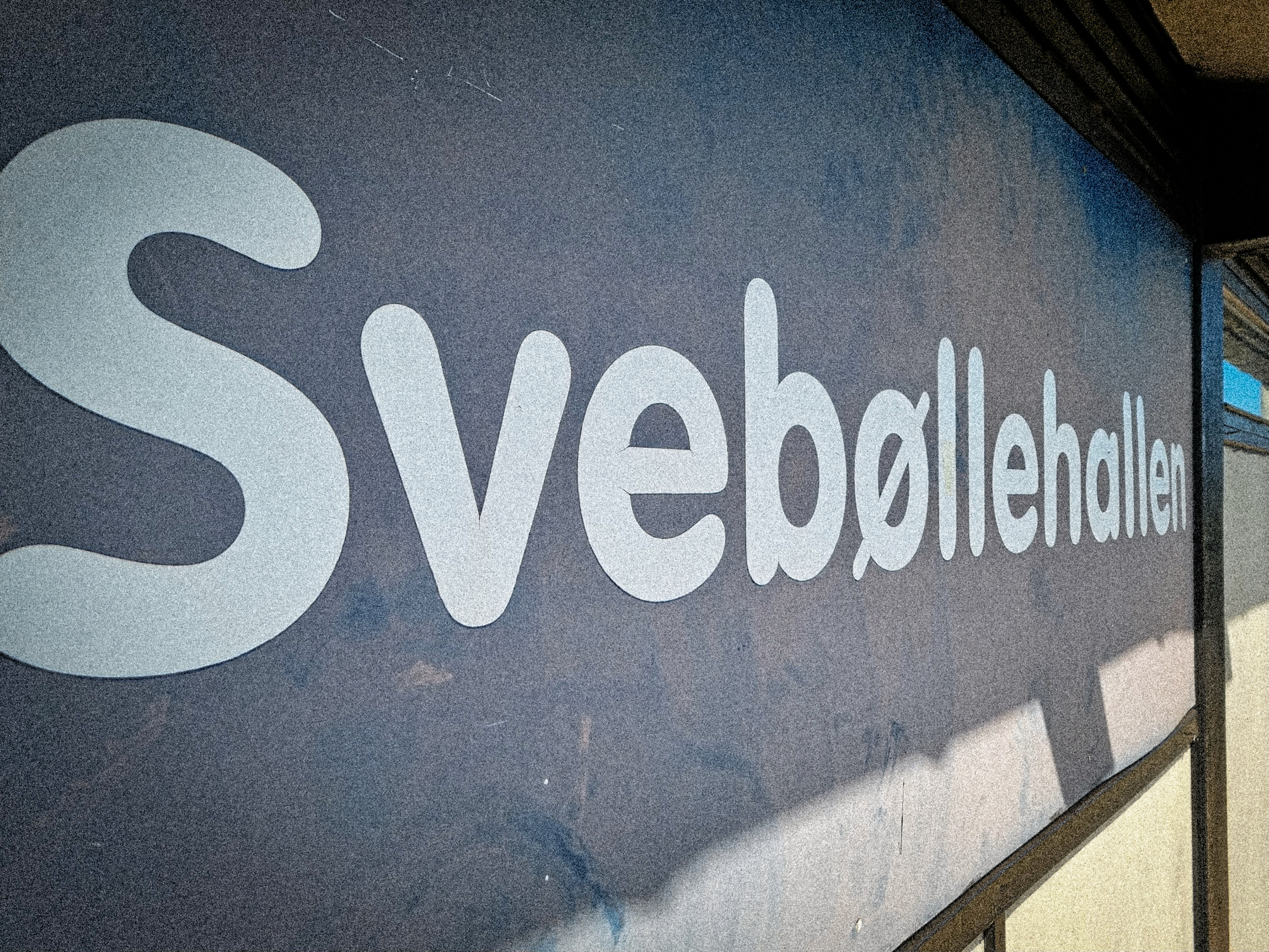 Svebølle Hallens kælder skal saneres for skimmel med start næste måned.